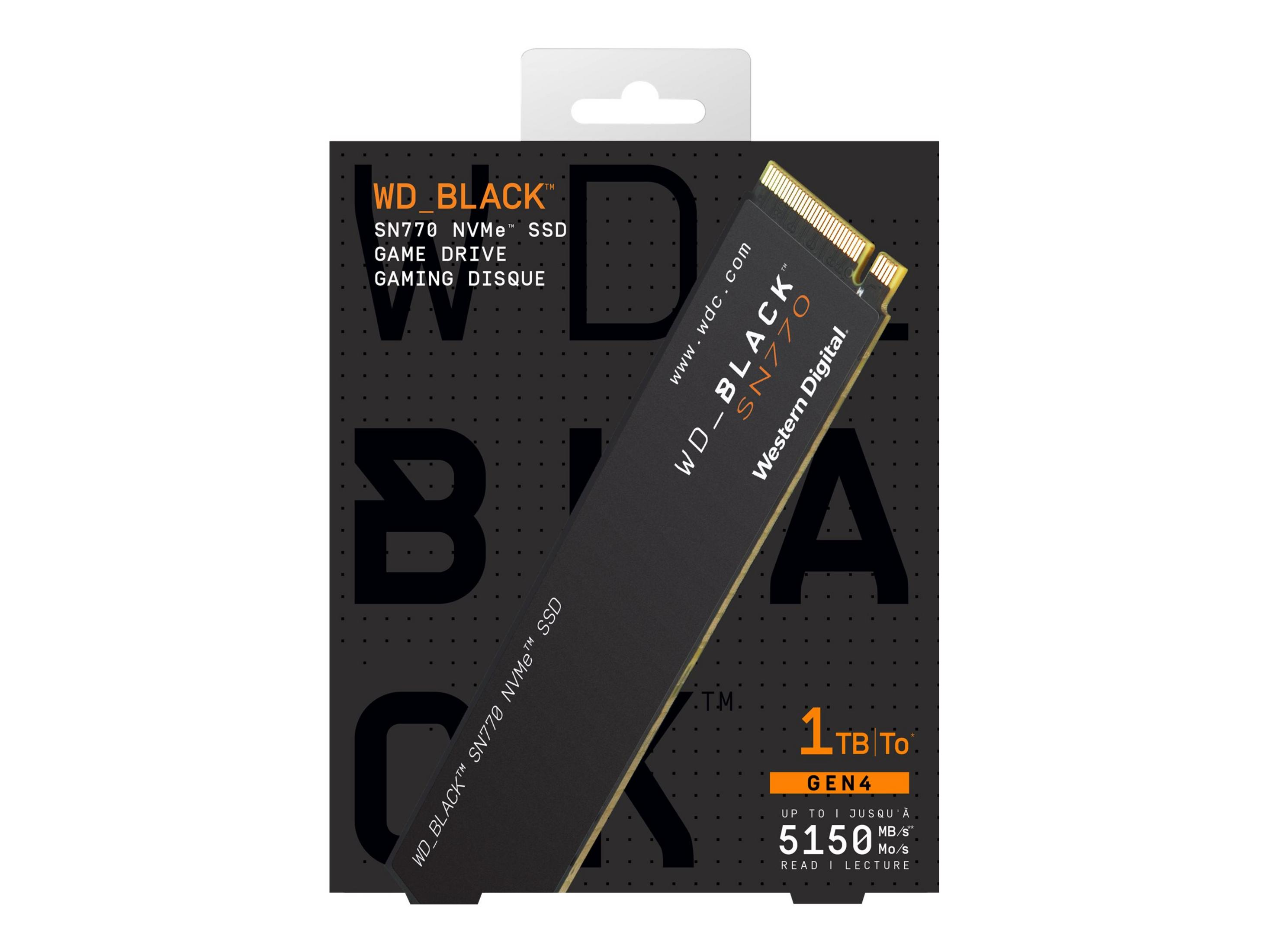 Czarny dysk SSD w pudełku. Widoczne etykiety 'WD_BLACK' i 'SN770'. Izolowany na białym.