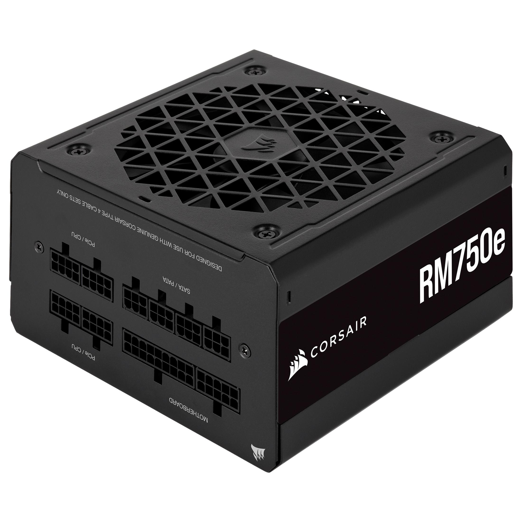 Alimentatore Corsair nero, con più porte e ventola. Logo Corsair visibile.