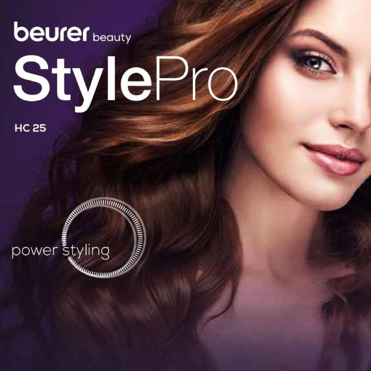Eine Frau mit langen braunen Haaren, die das Haarstyling-Produkt 'StylePro' bewirbt. Lila Hintergrund.