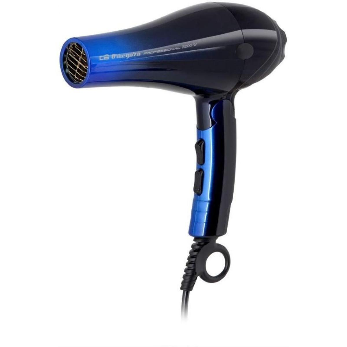 Niebiesko-czarna suszarka do włosów z czarnym kablem, skierowana do widza.