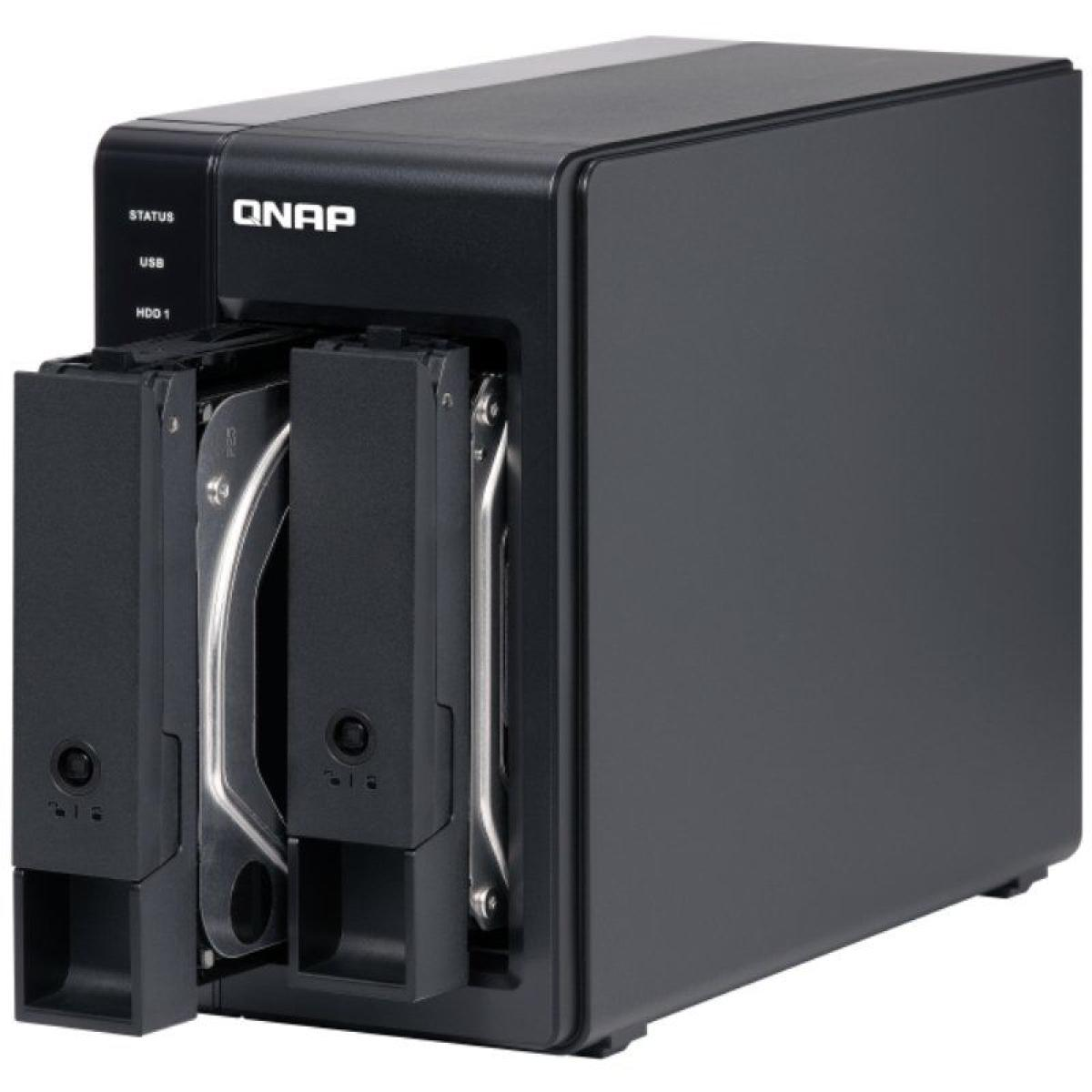 Schwarzer QNAP NAS-Server mit zwei Festplattenschächten und silberner Oberseite. Der Hintergrund ist weiß.