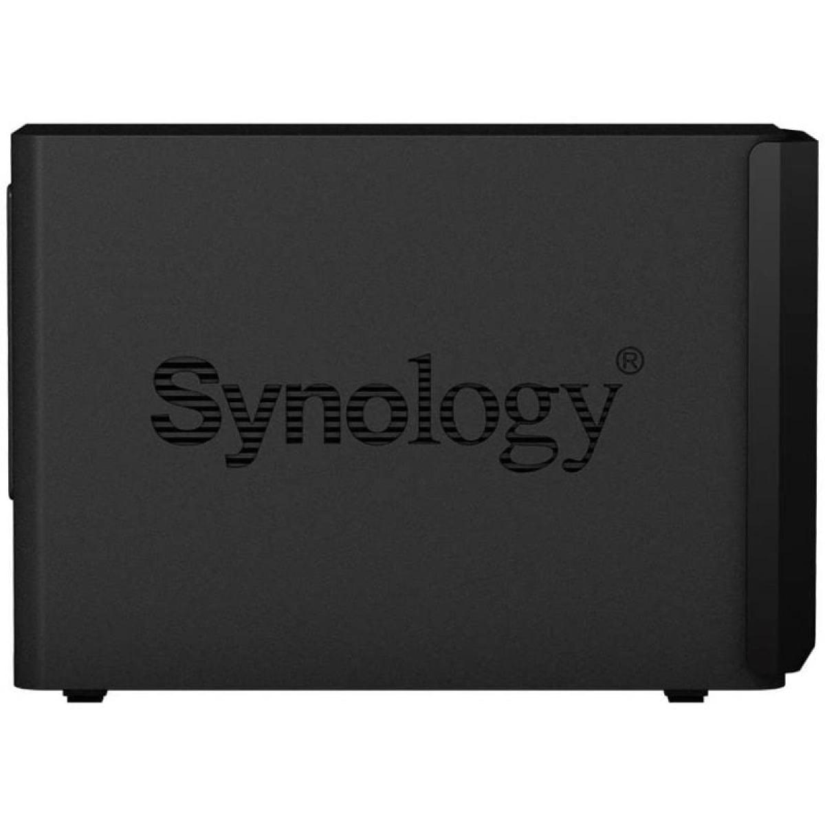 Ein schwarzes NAS-Gerät mit dem Synology-Logo auf der Vorderseite.