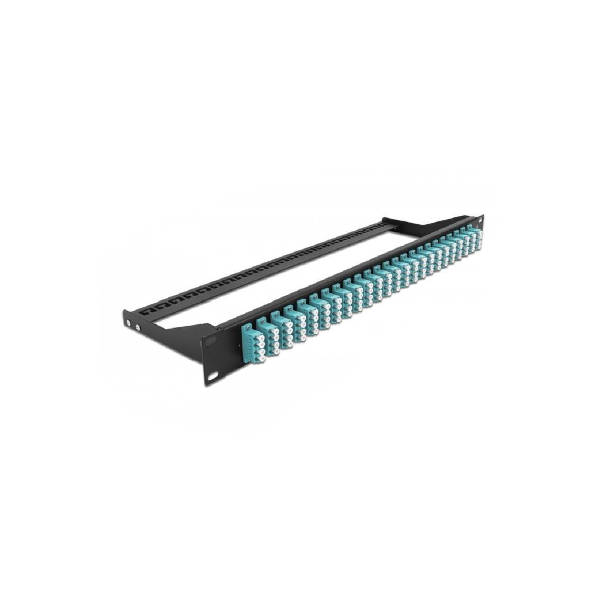 Schwarzes Rack-Panel mit mehreren hellblauen Anschlüssen, isoliert auf Weiß.
