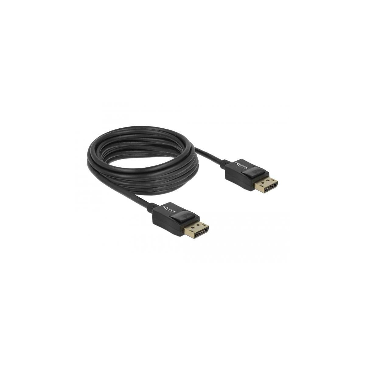 Cavo DisplayPort nero con connettori, arrotolato su sfondo bianco.