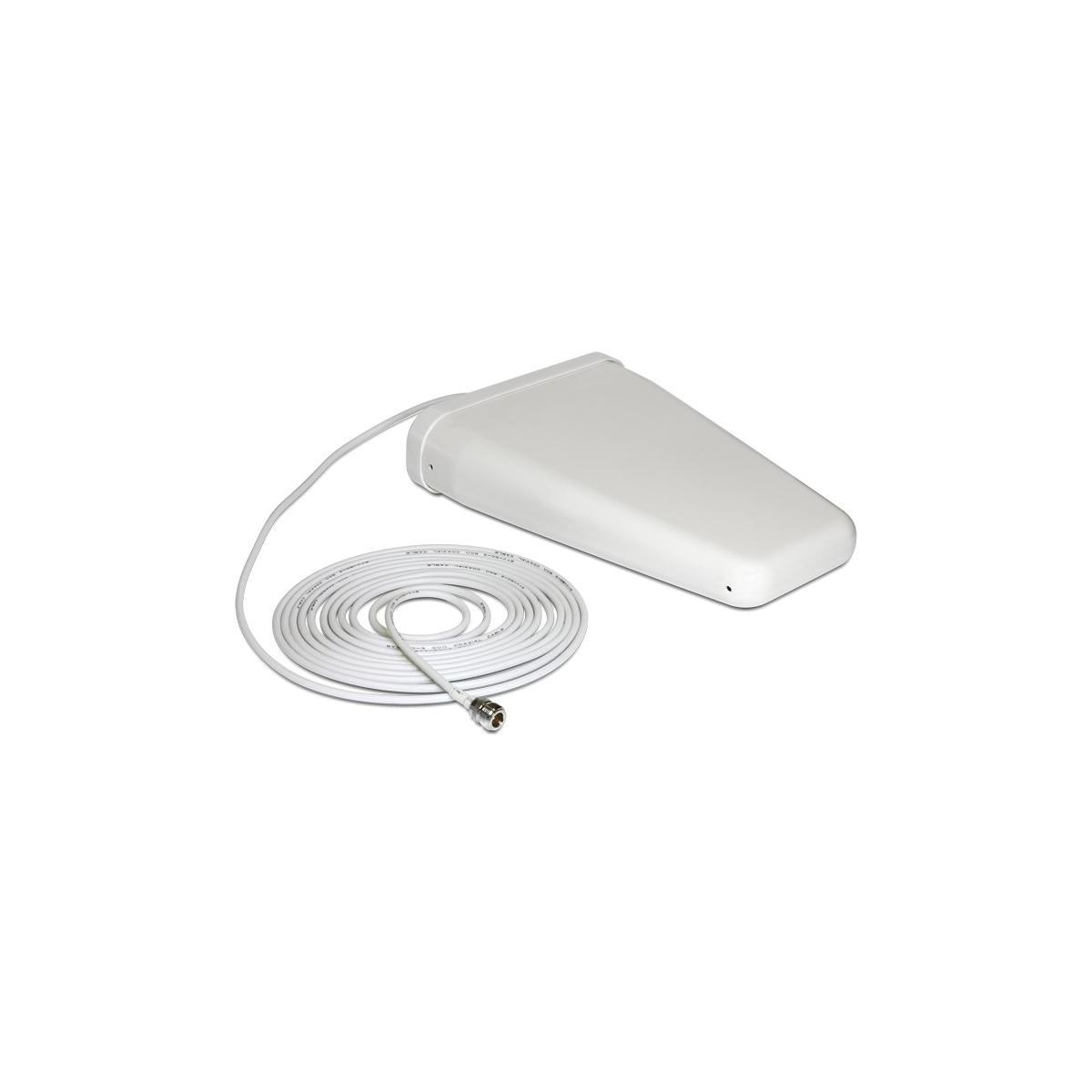 Eine weiße Antenne mit Kabel und Anschluss, isoliert auf Weiß.