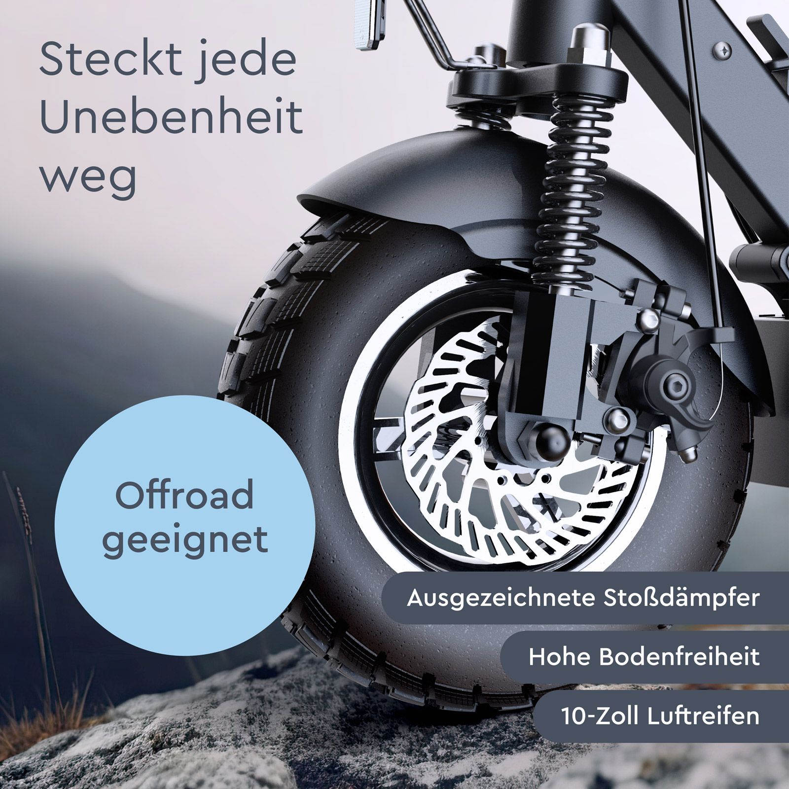 Nahaufnahme des Reifens, der Federung und der Scheibenbremse eines Elektrorollers, mit Textüberlagerungen in einer Landschaft.
