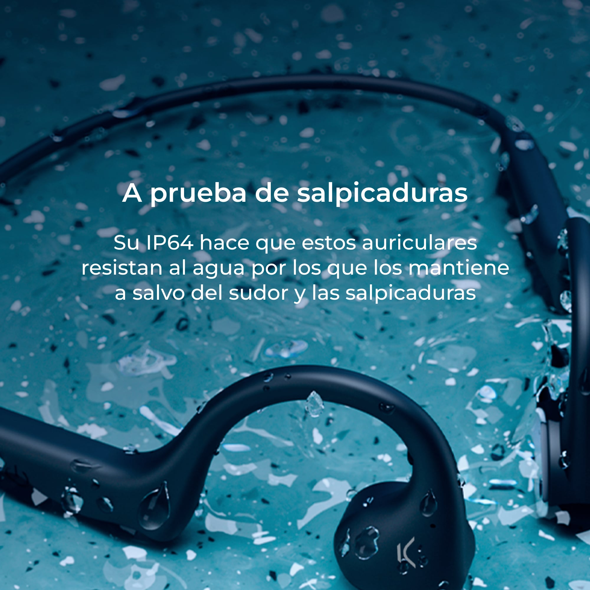 Auriculares inalámbricos negros con texto en español: 'A prueba de salpicaduras'.
