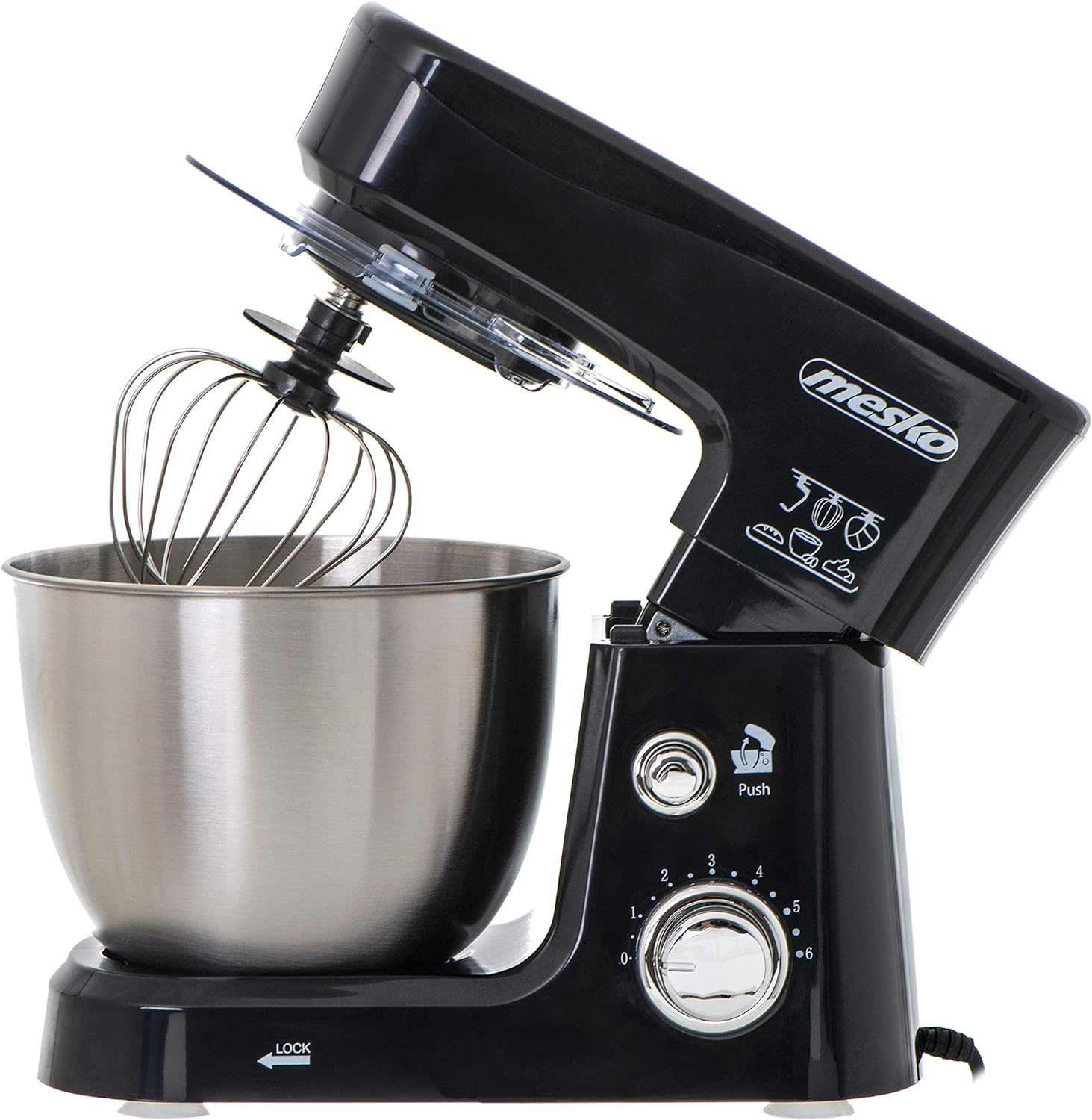 Schwarzer Mesko-Standmixer mit Edelstahlschüssel und Aufsätzen auf weißem Hintergrund.