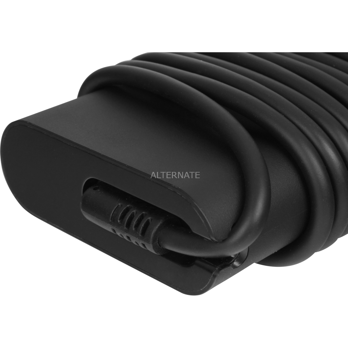 Nahaufnahme eines schwarzen Netzteils mit einem schwarzen Kabel, das sich darum wickelt.