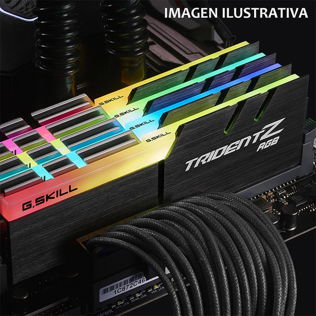 Zbliżenie kości RAM z podświetleniem RGB zainstalowanych na płycie głównej.