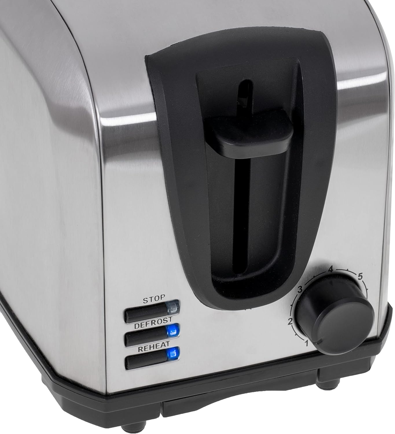 Silberner Toaster mit schwarzen Bedienelementen. Zeigt Stopp-, Auftau- und Aufwärmtasten. Weißer Hintergrund.