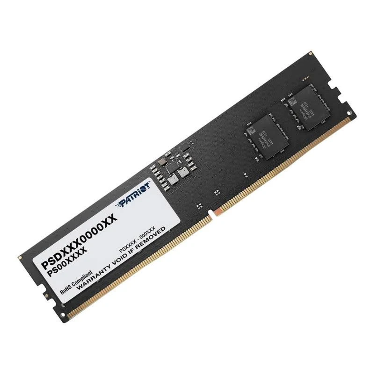 Schwarzer RAM-Stick mit 'PATRIOT' und Modellinfo. Goldkontakte unten, weißer Hintergrund.
