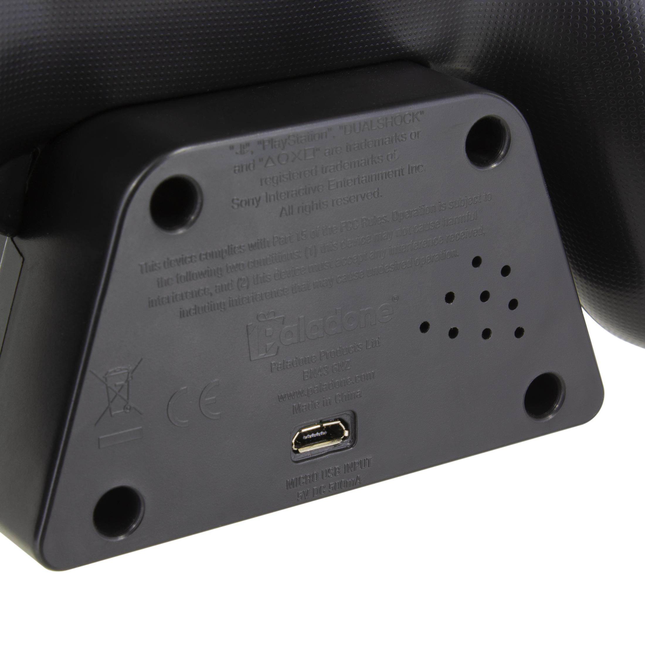 Die Unterseite eines schwarzen Geräts mit USB-Eingang und Text. Das Gerät hat vier Schraubenlöcher.