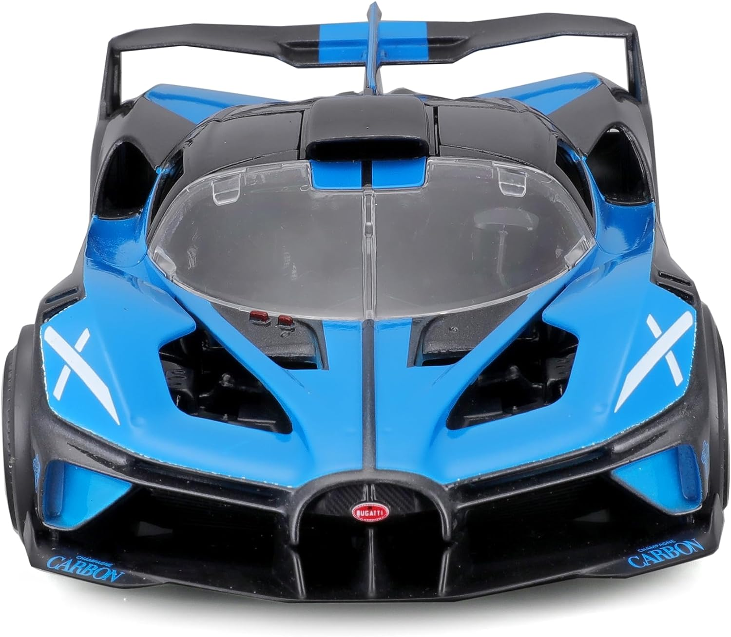 Blaues und schwarzes Spielzeugauto. Das Auto hat ein Bugatti-Logo. Das Auto steht vor weißem Hintergrund.