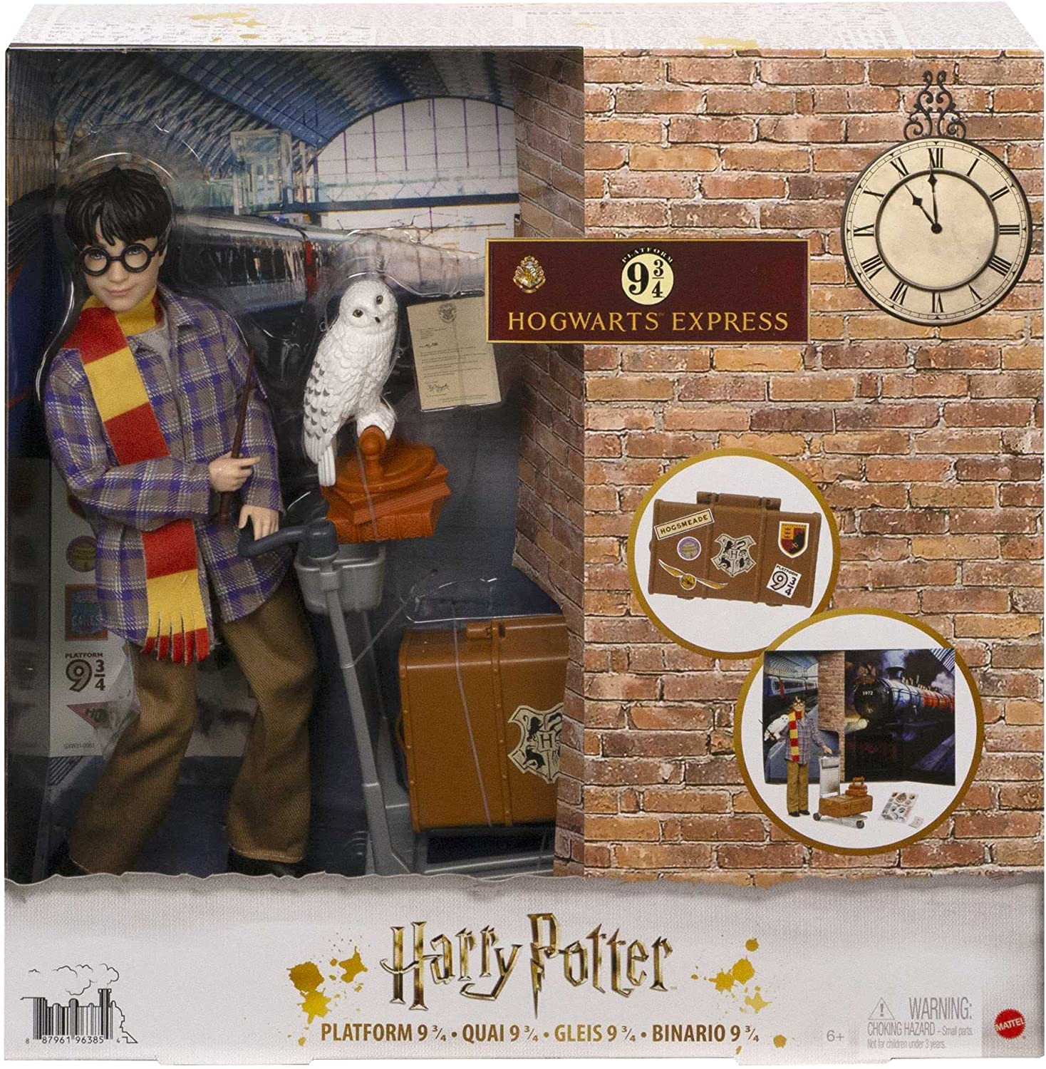 Lalka Harry Potter w pudełku z Hogwart Express i innymi powiązanymi ilustracjami.