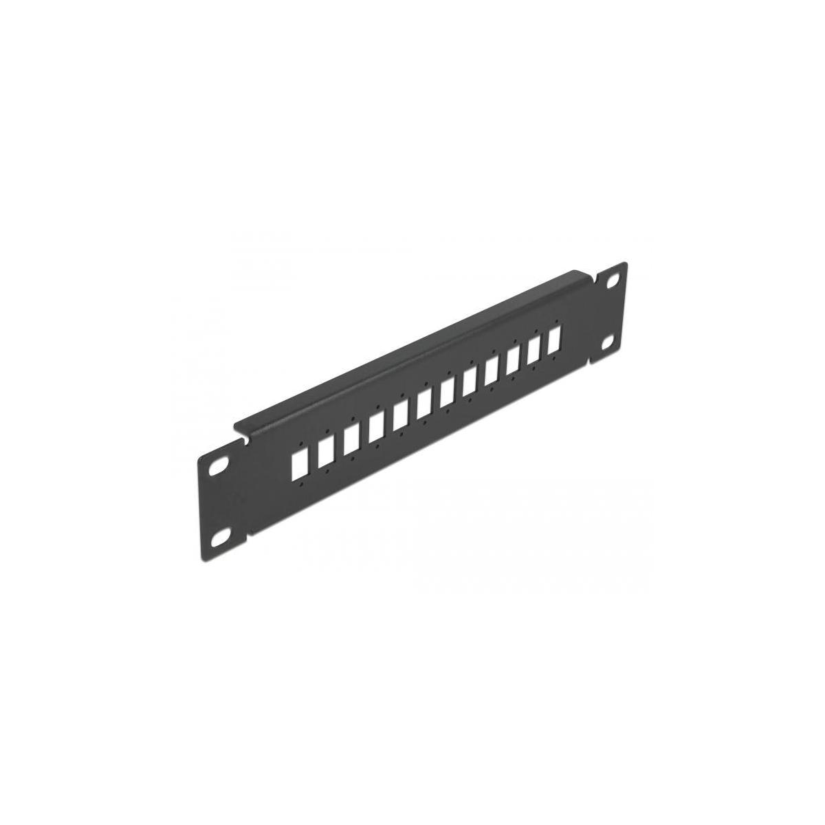 Schwarzes Patchpanel mit 10 rechteckigen Löchern auf weißem Hintergrund.