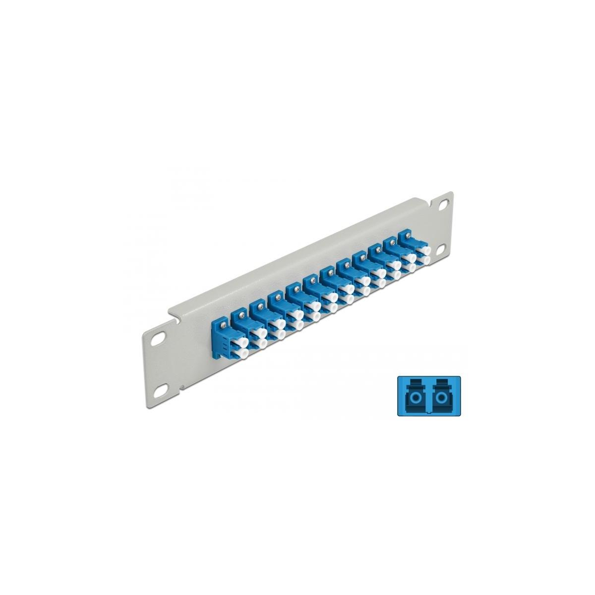 Ein blaues und weißes Glasfaserpanel. Es hat mehrere Anschlüsse für Glasfaserkabel.