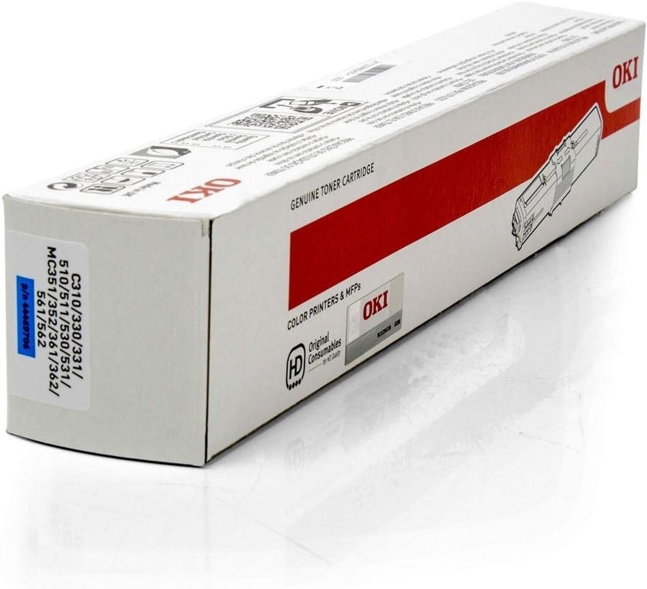 Białe pudełko z tonerem z czerwonymi paskami i tekstem. Marka to OKI.