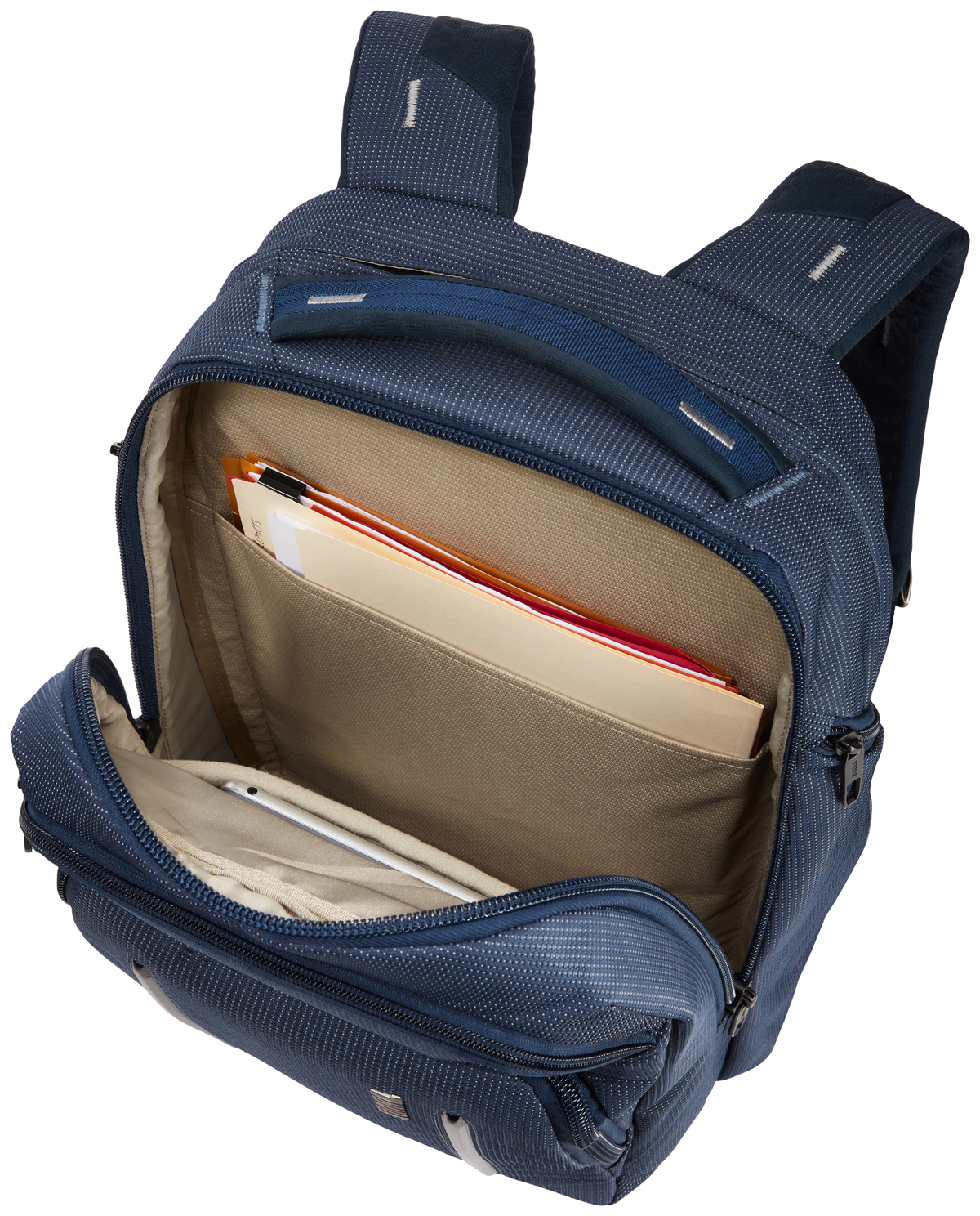 Blauer Rucksack offen, zeigt Ordner und Tablet. Reißverschlüsse und Riemen sichtbar.