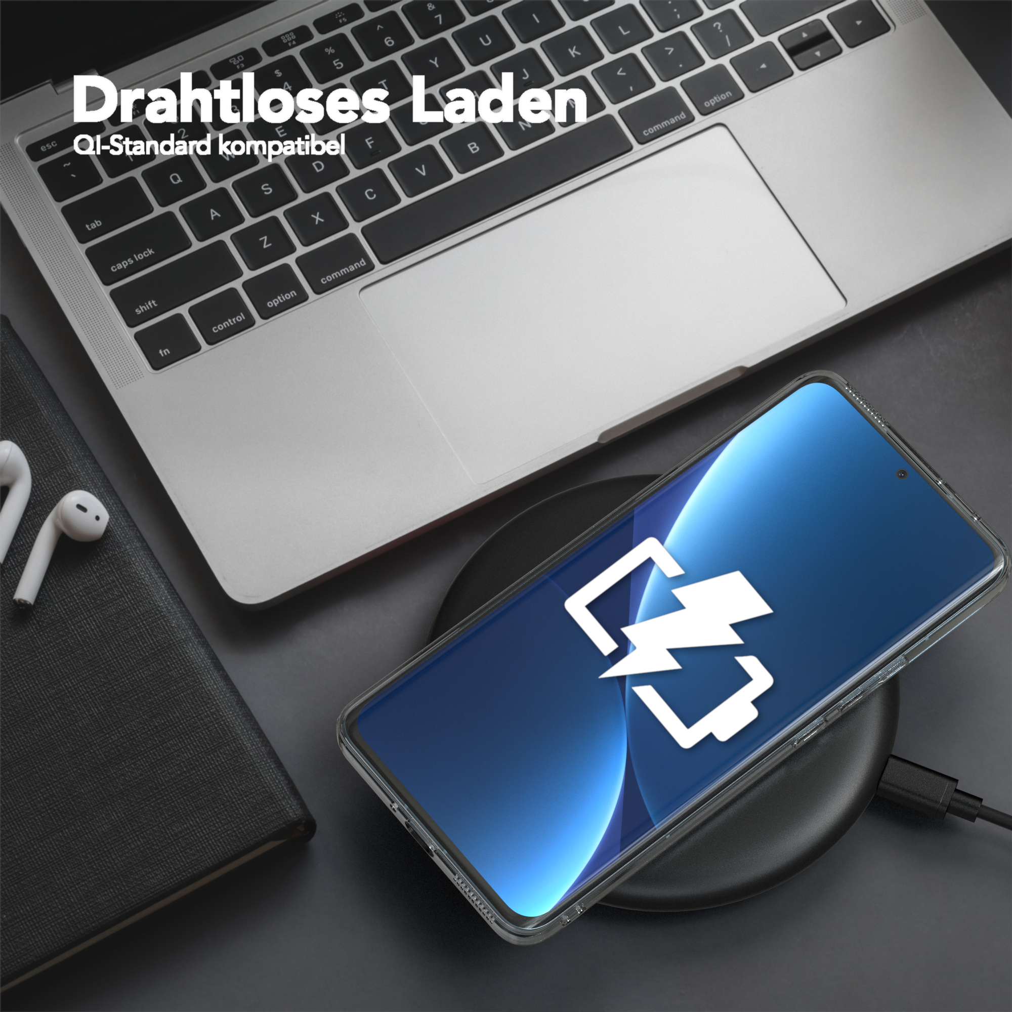 Ein Telefon liegt auf einem kabellosen Ladegerät, neben einem Laptop und Kopfhörern. Text: 'Kabelloses Laden'.