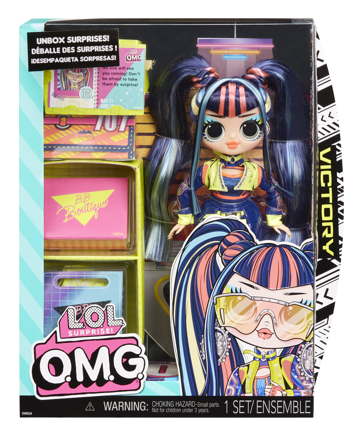 Lalka LOL OMG w pudełku. Lalka ma niebieskie włosy i nosi niebiesko-żółty strój.