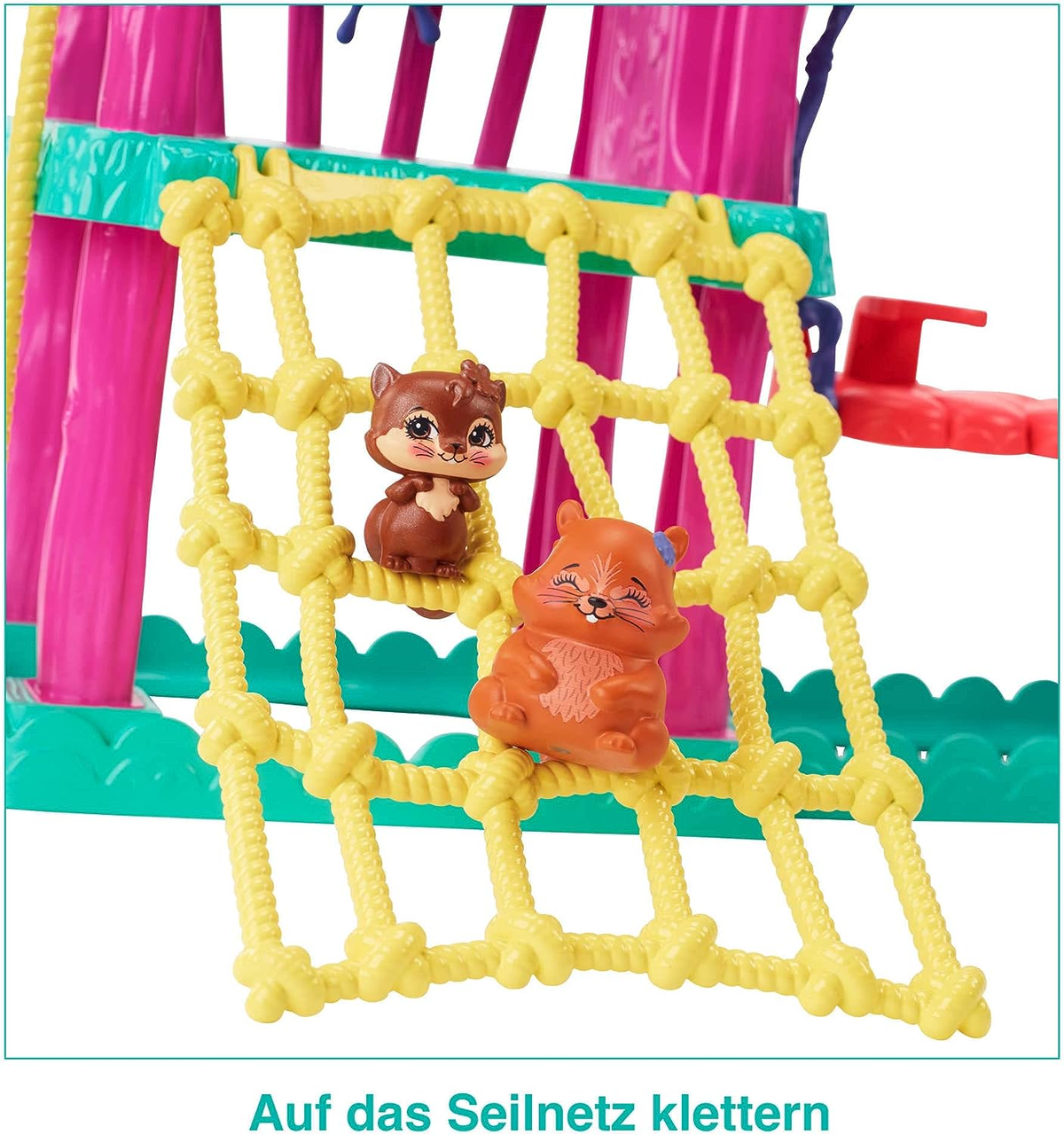 Dwa zabawki zwierzęta są na żółtej siatce do wspinaczki. Różowa i fioletowa konstrukcja jest w tle.