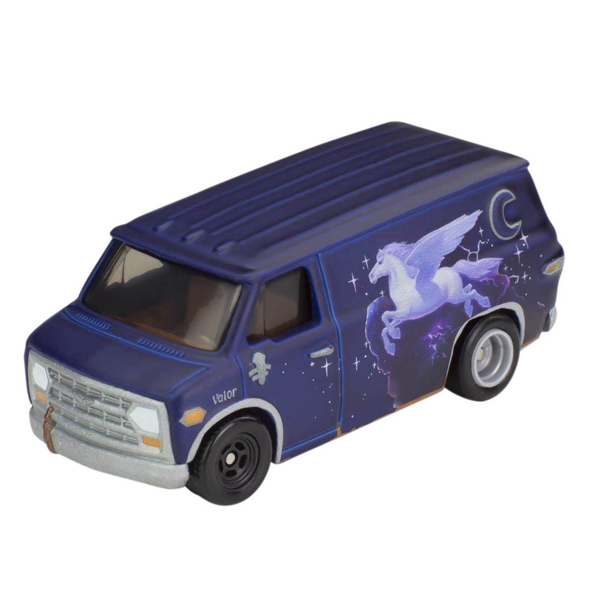 Niebieski zabawkowy van z motywem Pegaza na boku, zaparkowany na białej powierzchni.