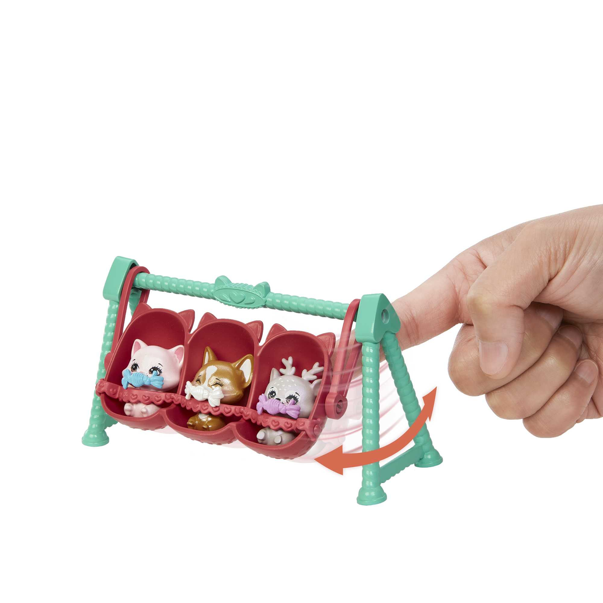 Trzy figurki zwierząt na czerwonej huśtawce, ręka pcha, turkusowe podparcie.