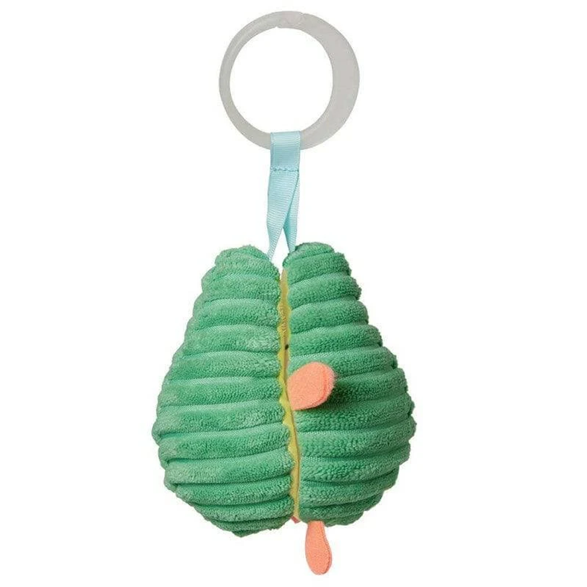 Grünes Plüsch-Avocado-Spielzeug mit blauem Band und Ring. Weißer Hintergrund.