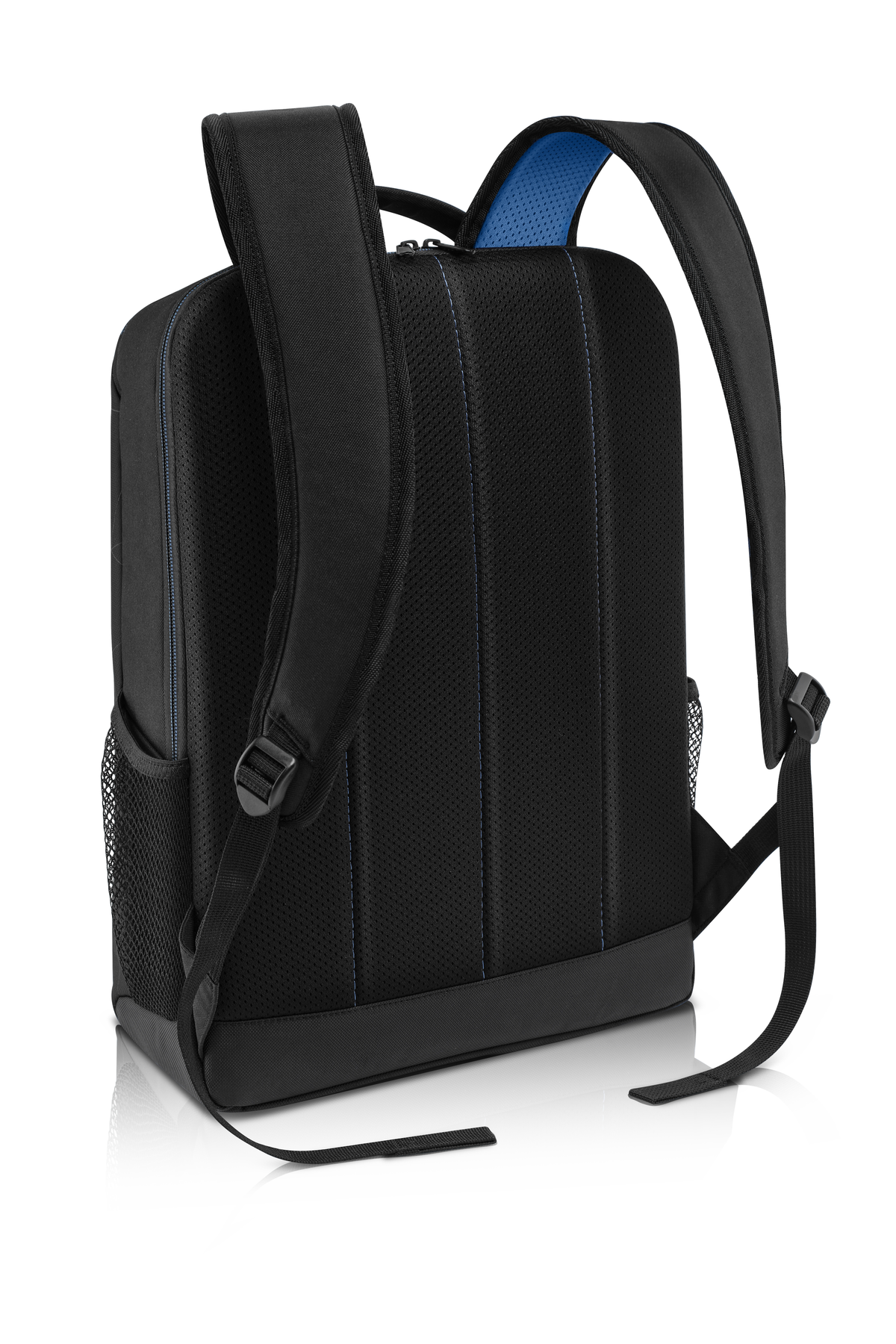 Zaino nero con cuciture blu e tasche laterali in rete. Uno sfondo bianco.