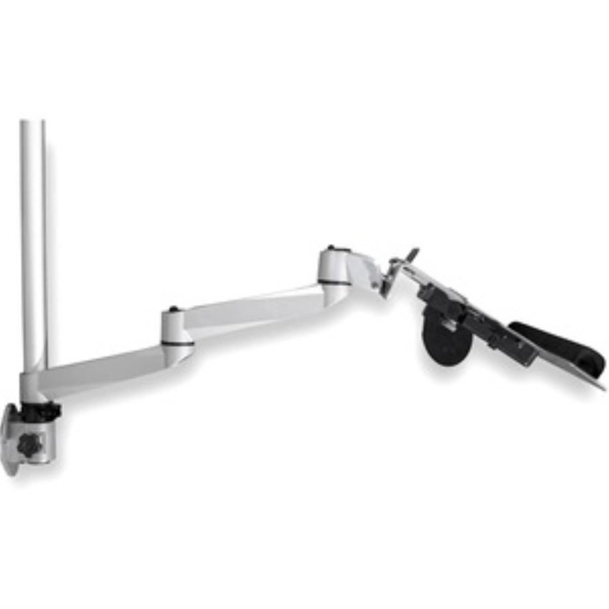 Un brazo plateado para monitor con múltiples articulaciones está montado en una pared.