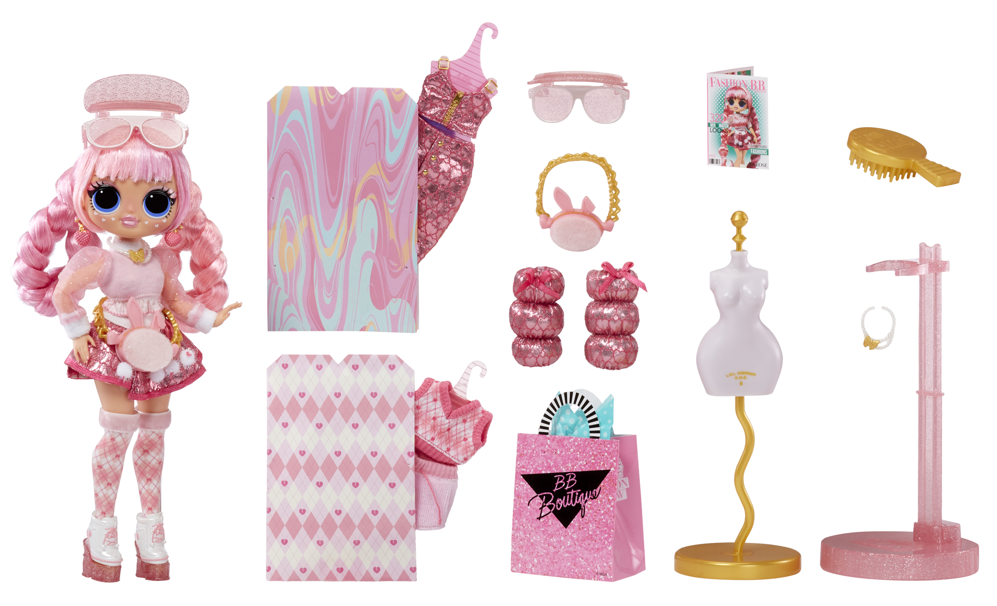 Różowa lalka z akcesoriami, w tym okularami, torbami i magazynem, na białym tle.
