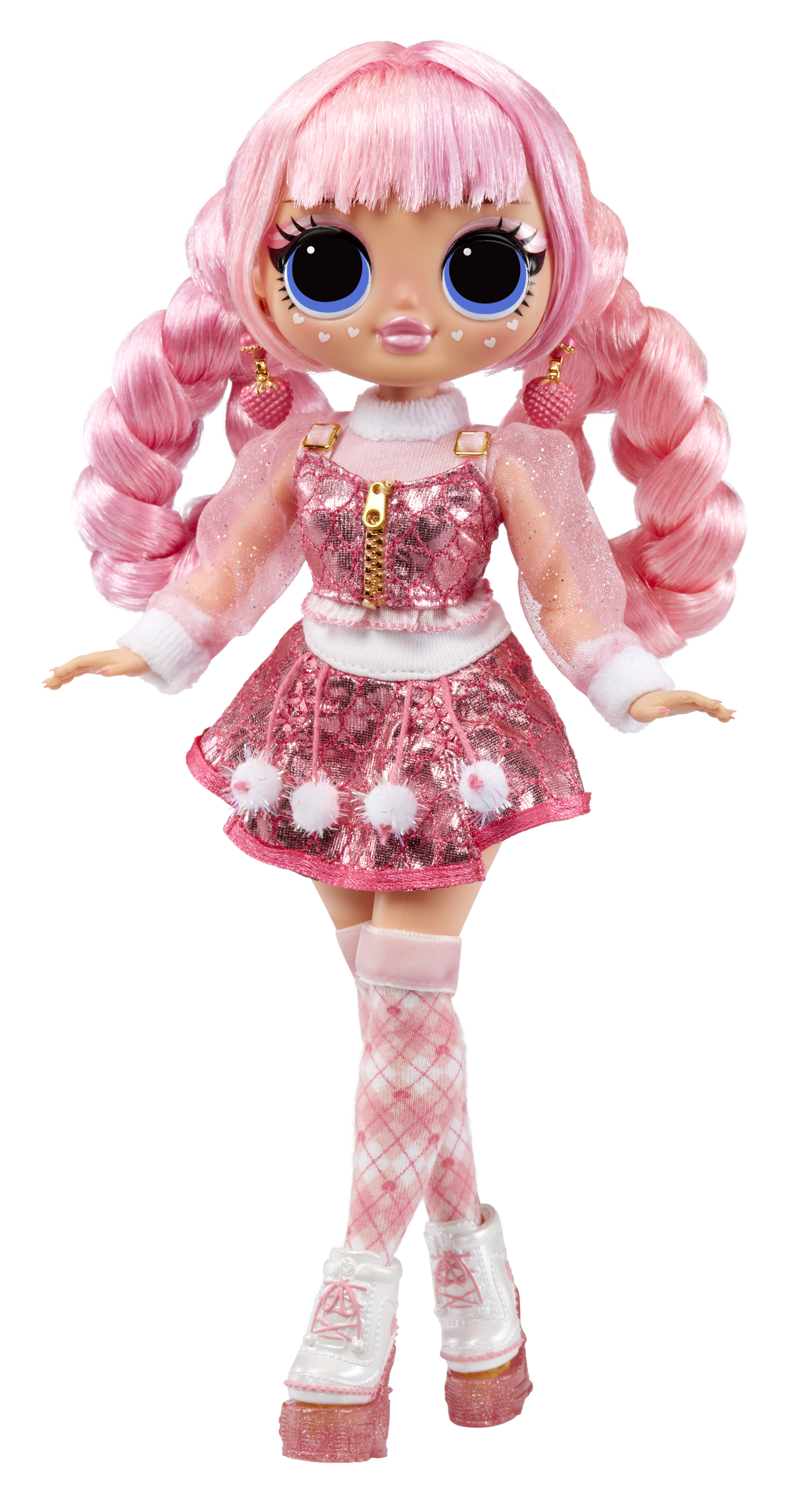 Lalka z różowymi włosami i różową sukienką z białymi butami. Lalka ma duże niebieskie oczy.