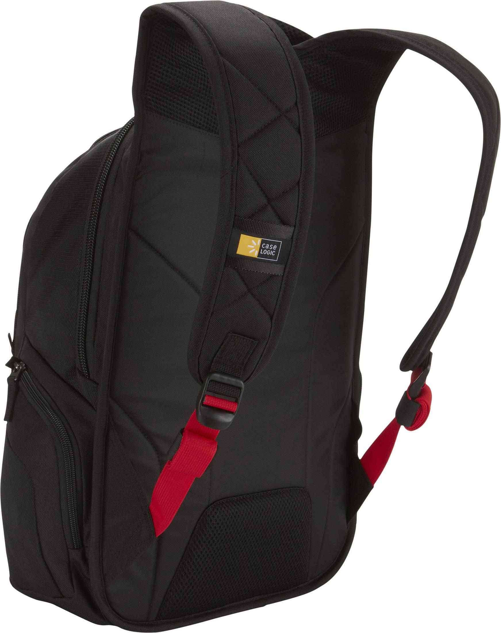 Ein schwarzer Rucksack mit roten Trägern und einem Case Logic-Logo auf der Rückseite. Auf weißem Grund.