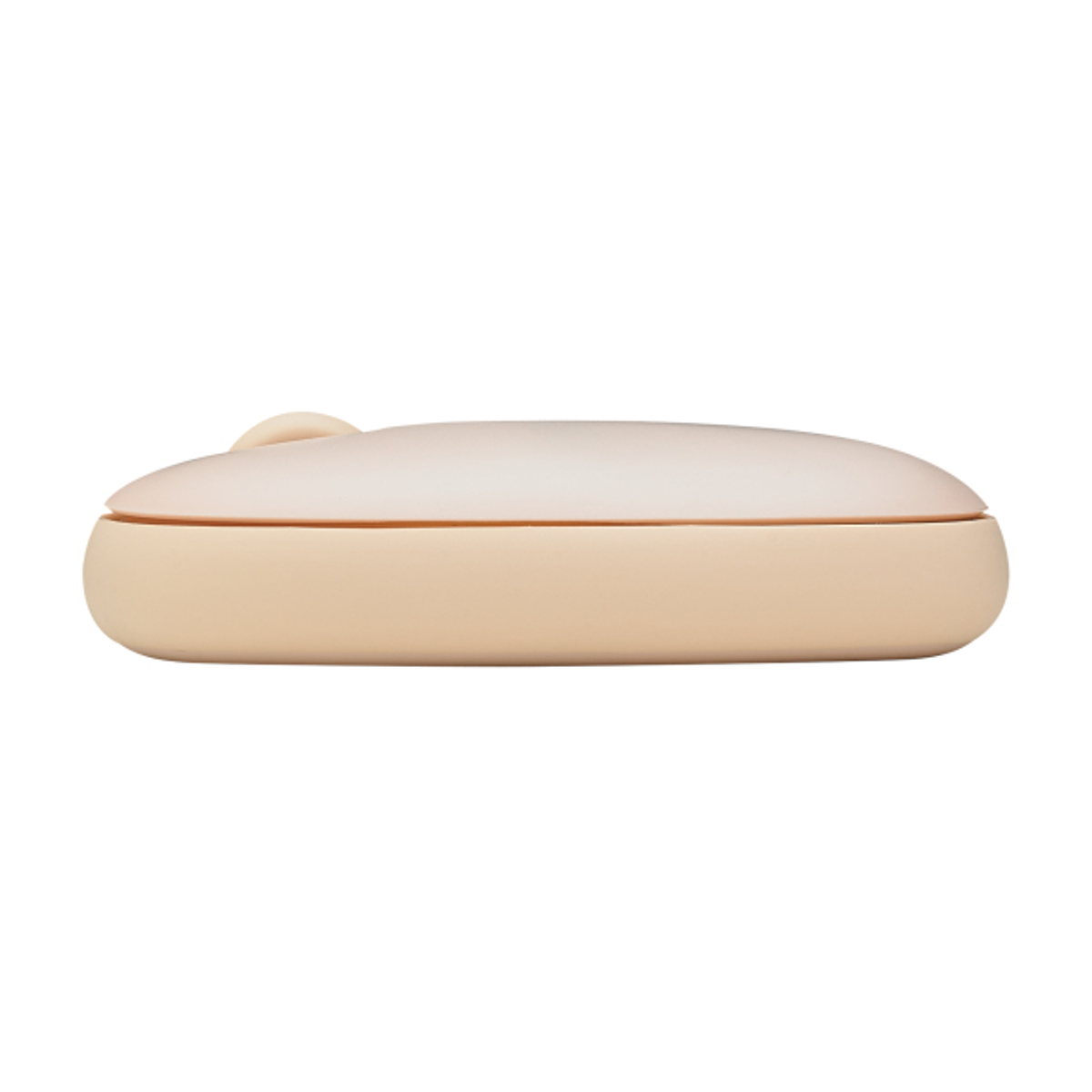Kremowa mysz. Kolor beżowy. Białe tło. Widok z boku. Minimalistyczny i elegancki design.