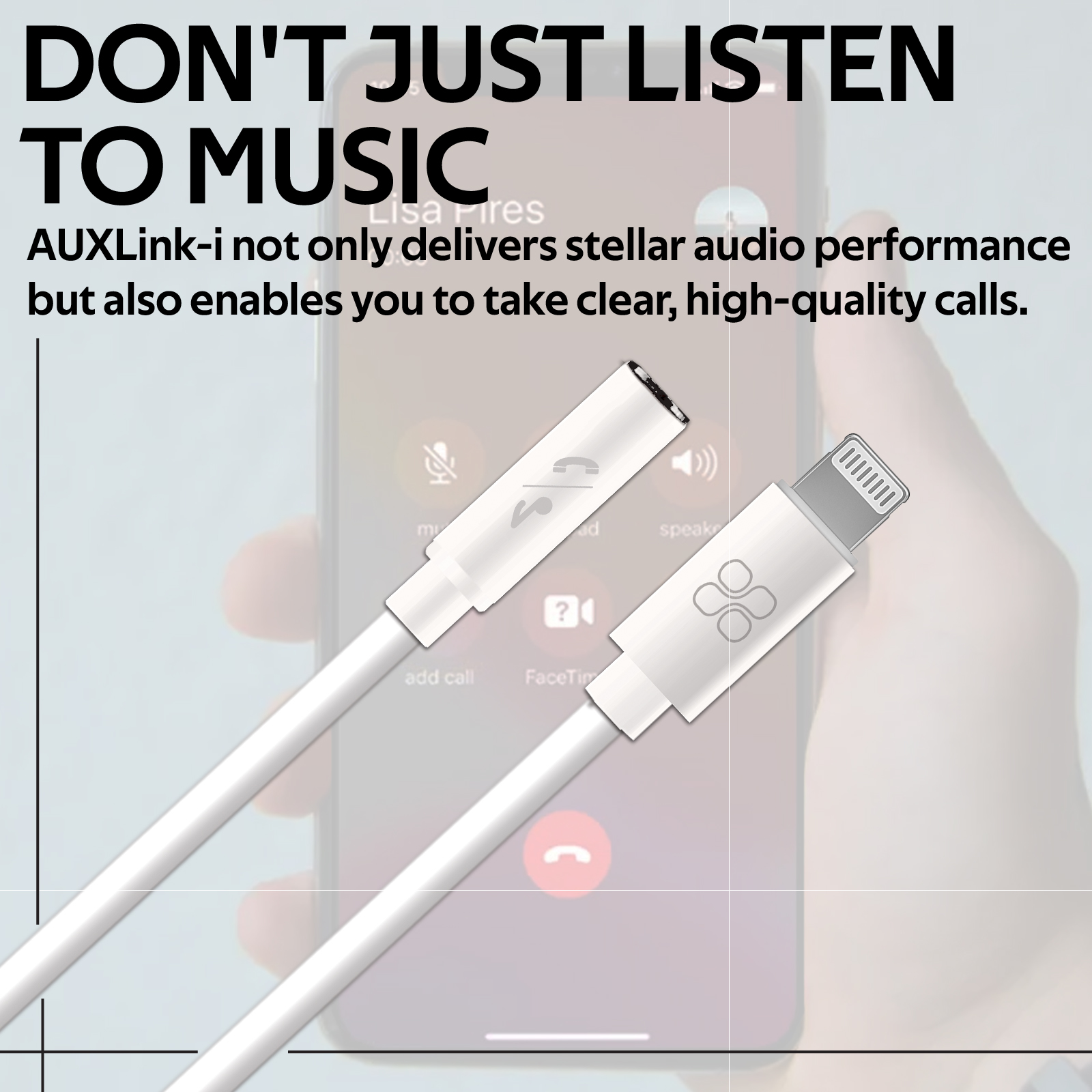 Adaptador de audio blanco con una pantalla de teléfono que muestra una llamada. El fondo está borroso.