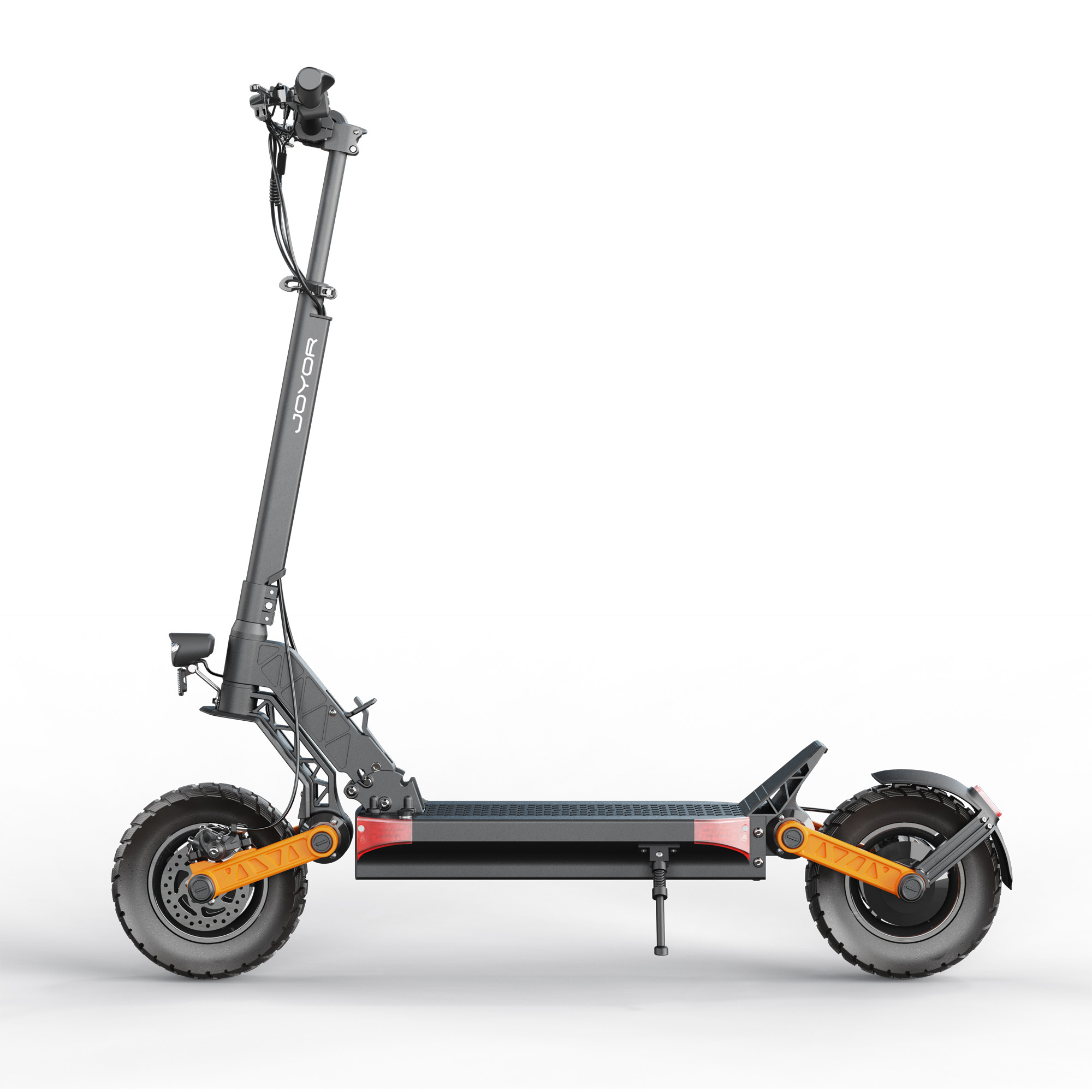 Ein schwarz-grauer Elektroroller auf weißem Hintergrund mit orangefarbenen Akzenten.