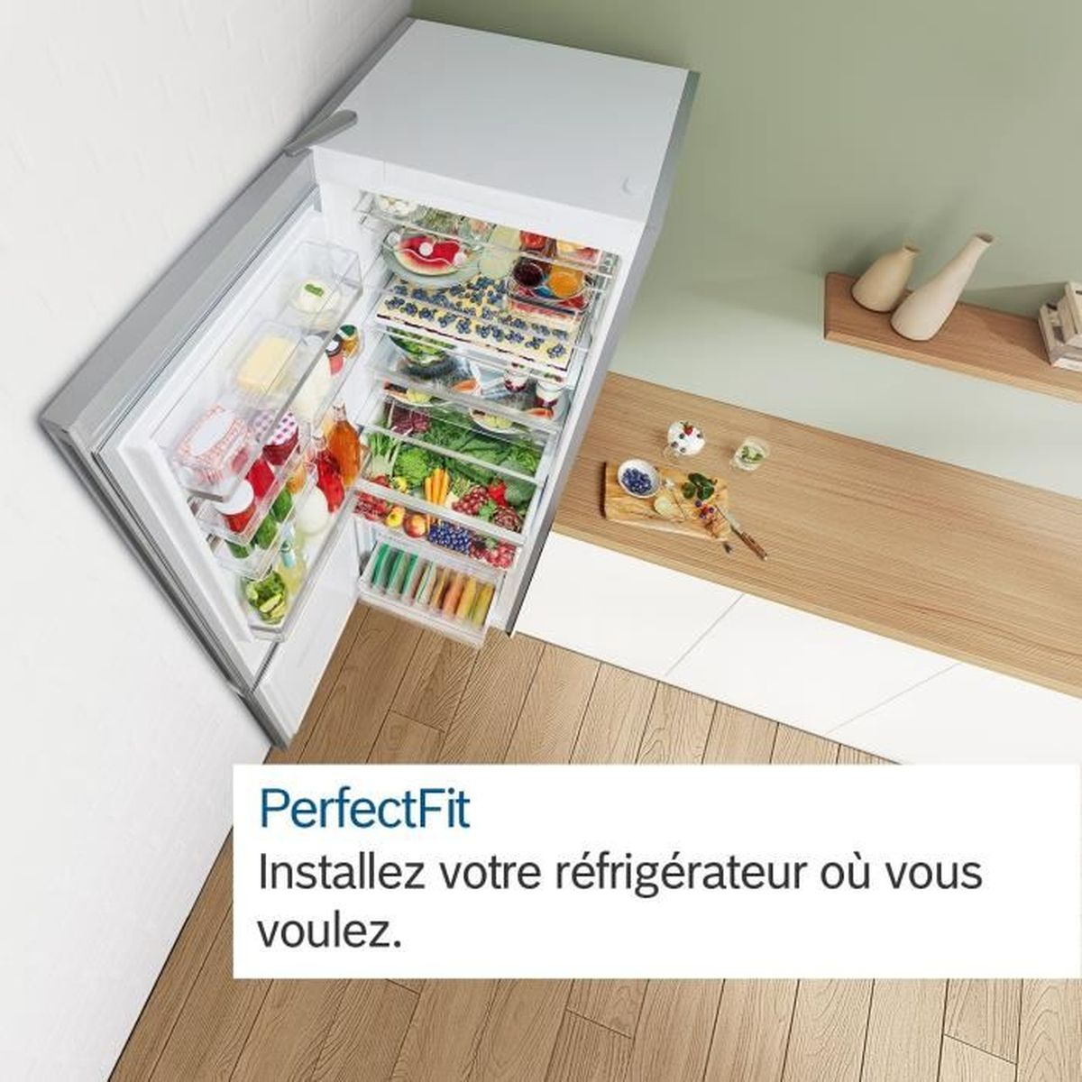 Frigorifero aperto con scomparti alimentari e testo in francese.