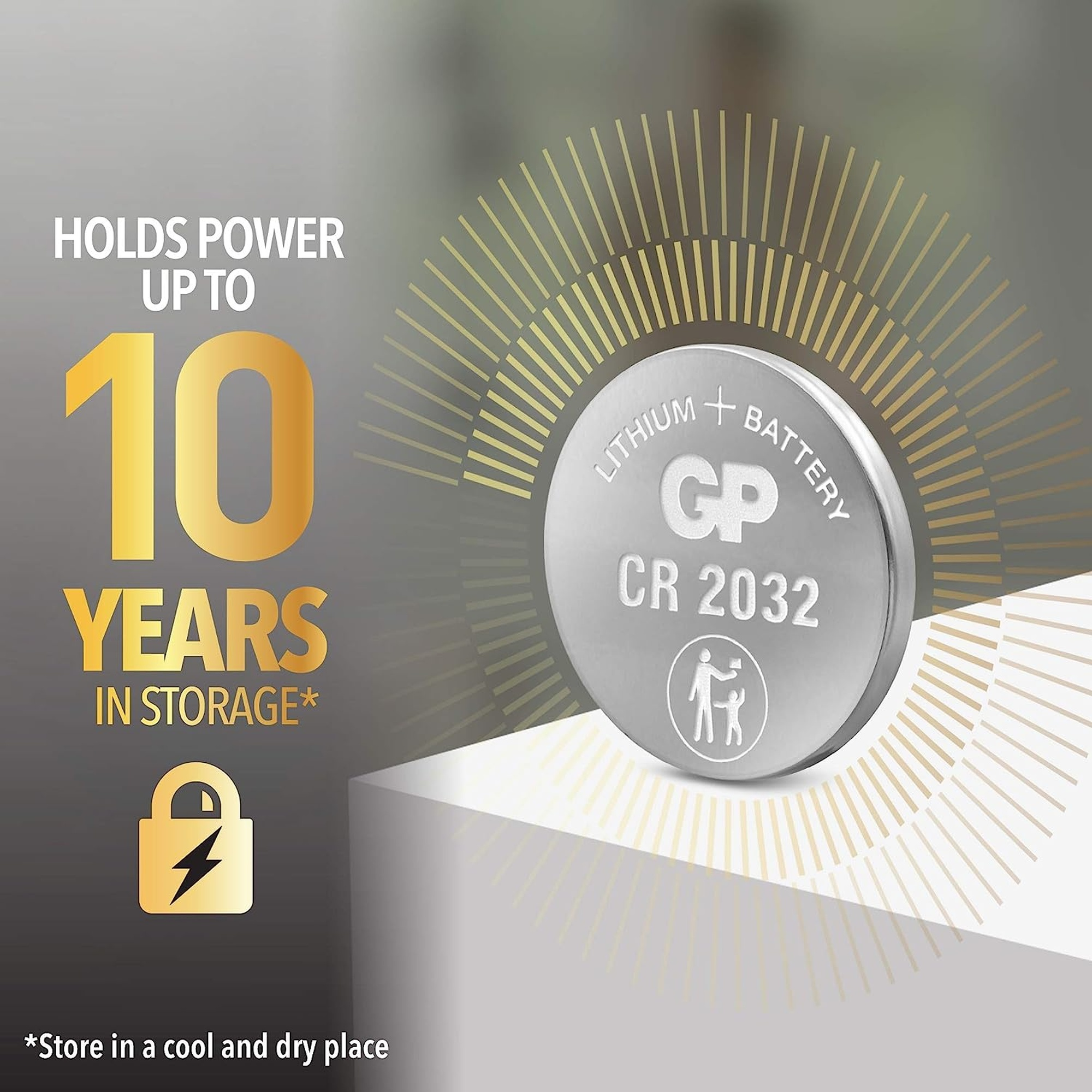 Eine Lithium-Batterie mit dem GP-Logo. Text: Hält die Leistung bis zu 10 Jahre in der Lagerung.