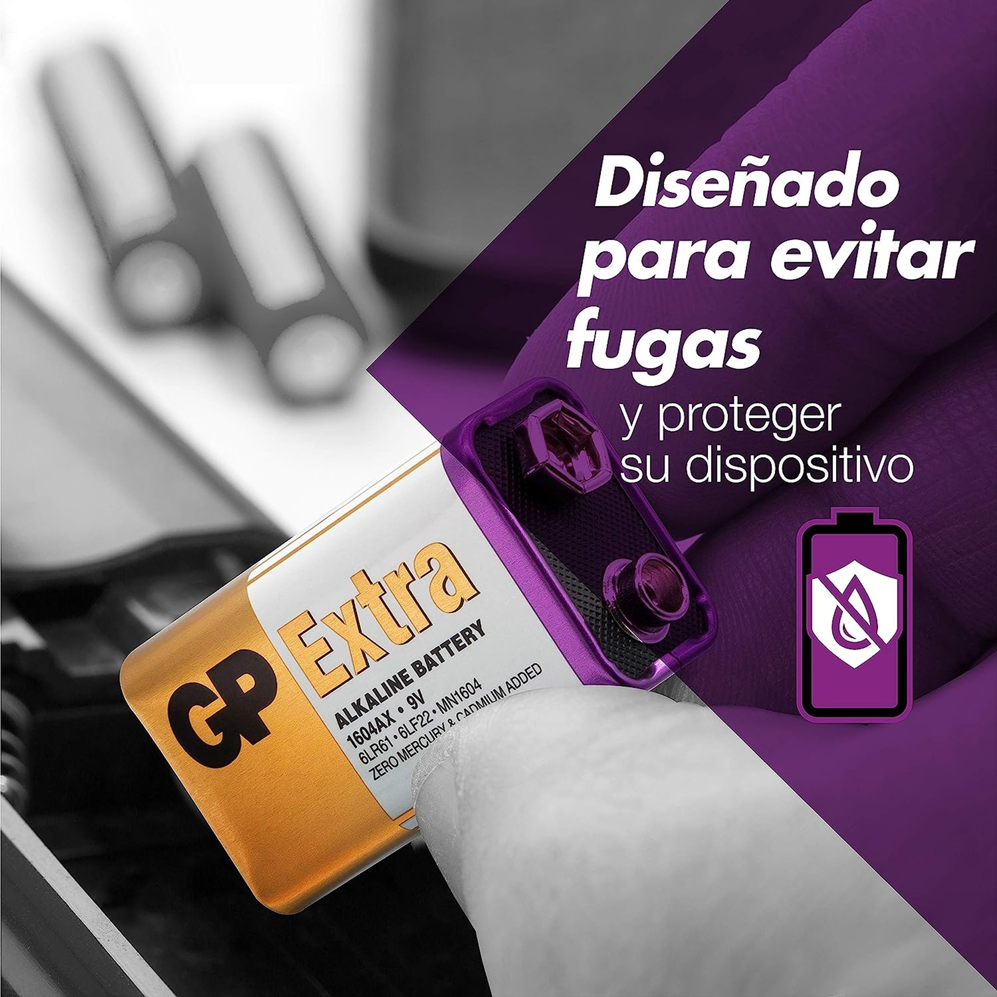 Un primer plano de una batería. El texto en la batería dice 'GP Extra Alkaline' y 'ZERO MERCURY'.