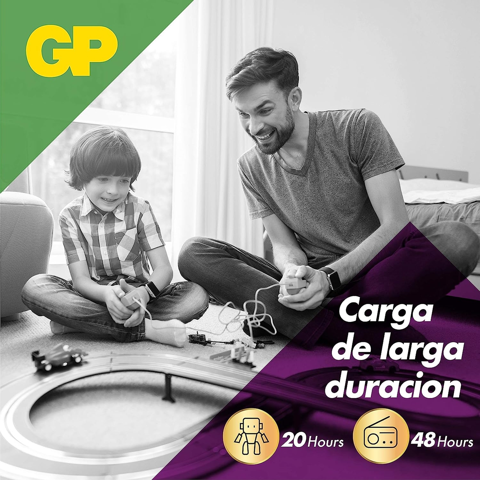 Padre e hijo jugando con una pista de coches de juguete. El texto dice 'Carga de larga duración'.