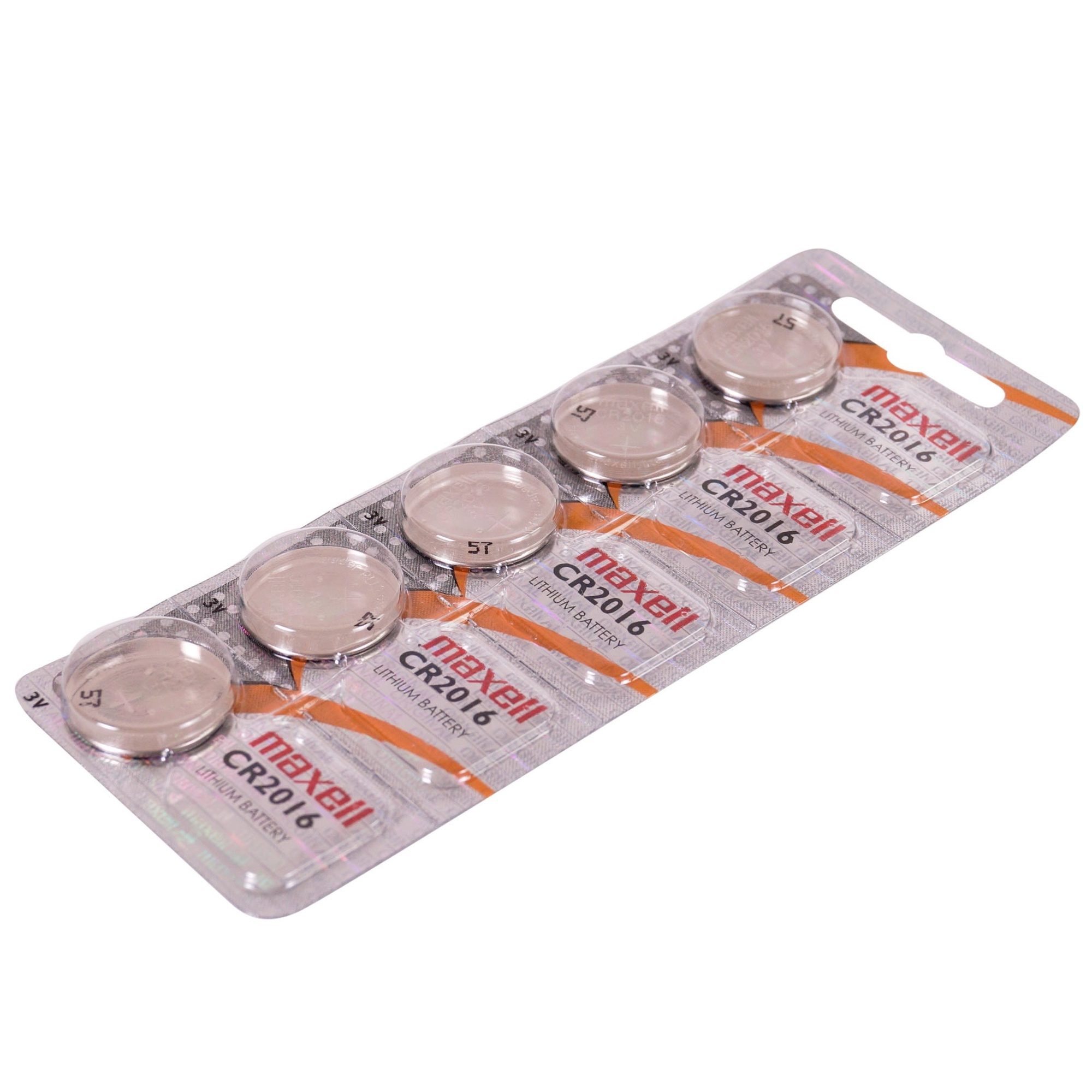 Pięć ogniw baterii litowej Maxell CR2016 w blistrze. Białe tło.