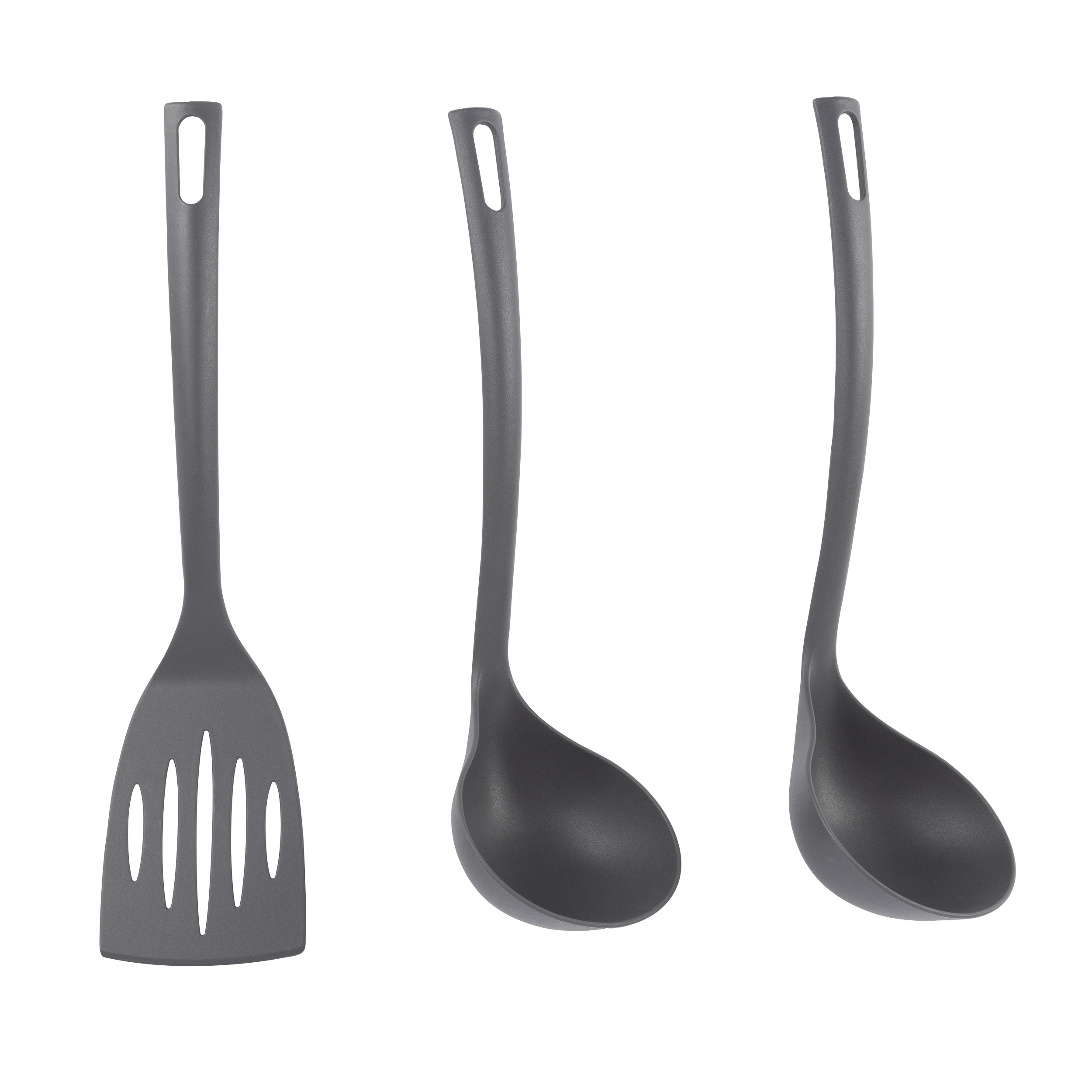 Tres utensilios de cocina grises: una espátula ranurada y dos cucharones diferentes, todo sobre fondo blanco.