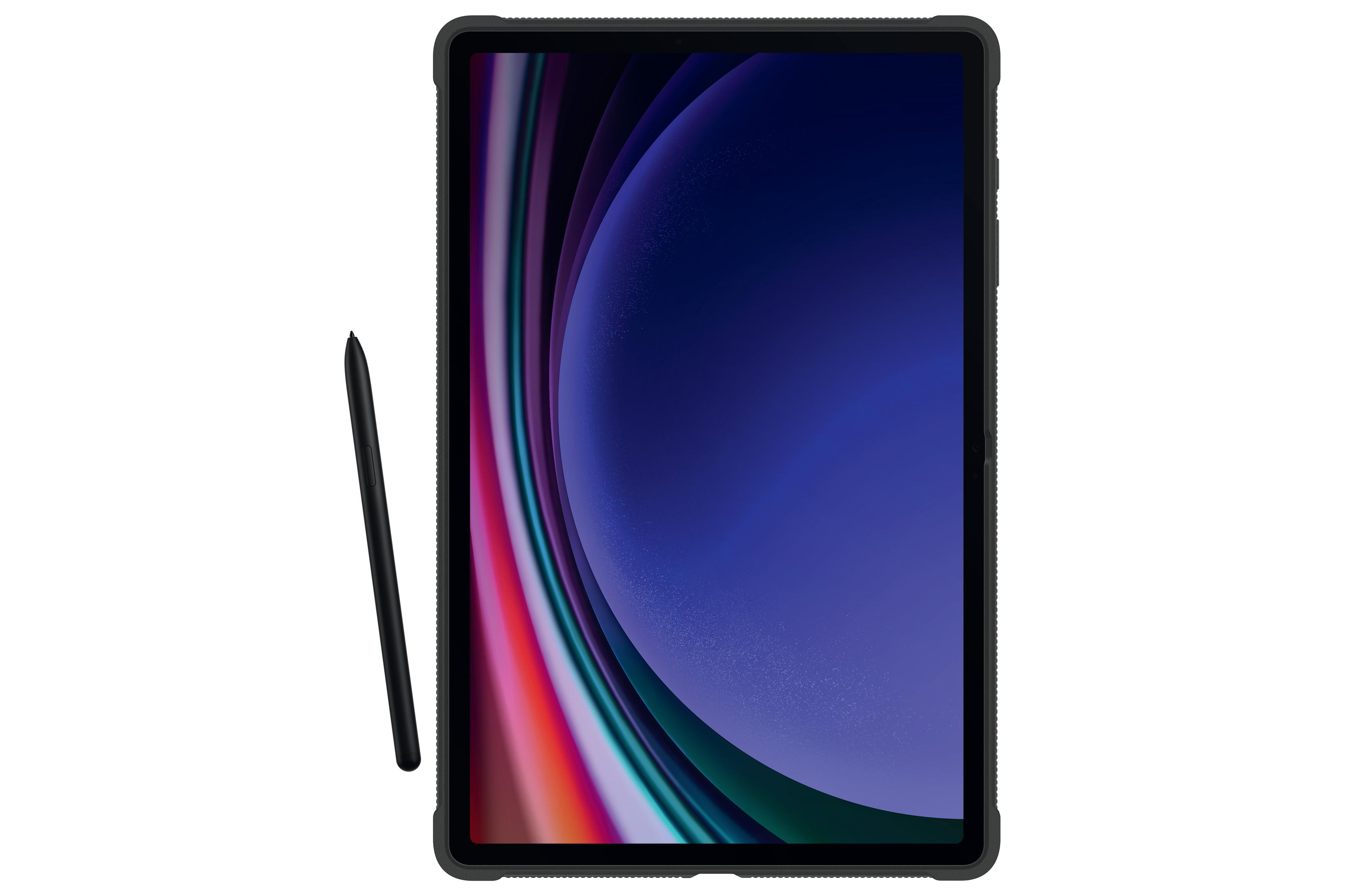 Tablet z etui i czarnym rysikiem na białym tle.