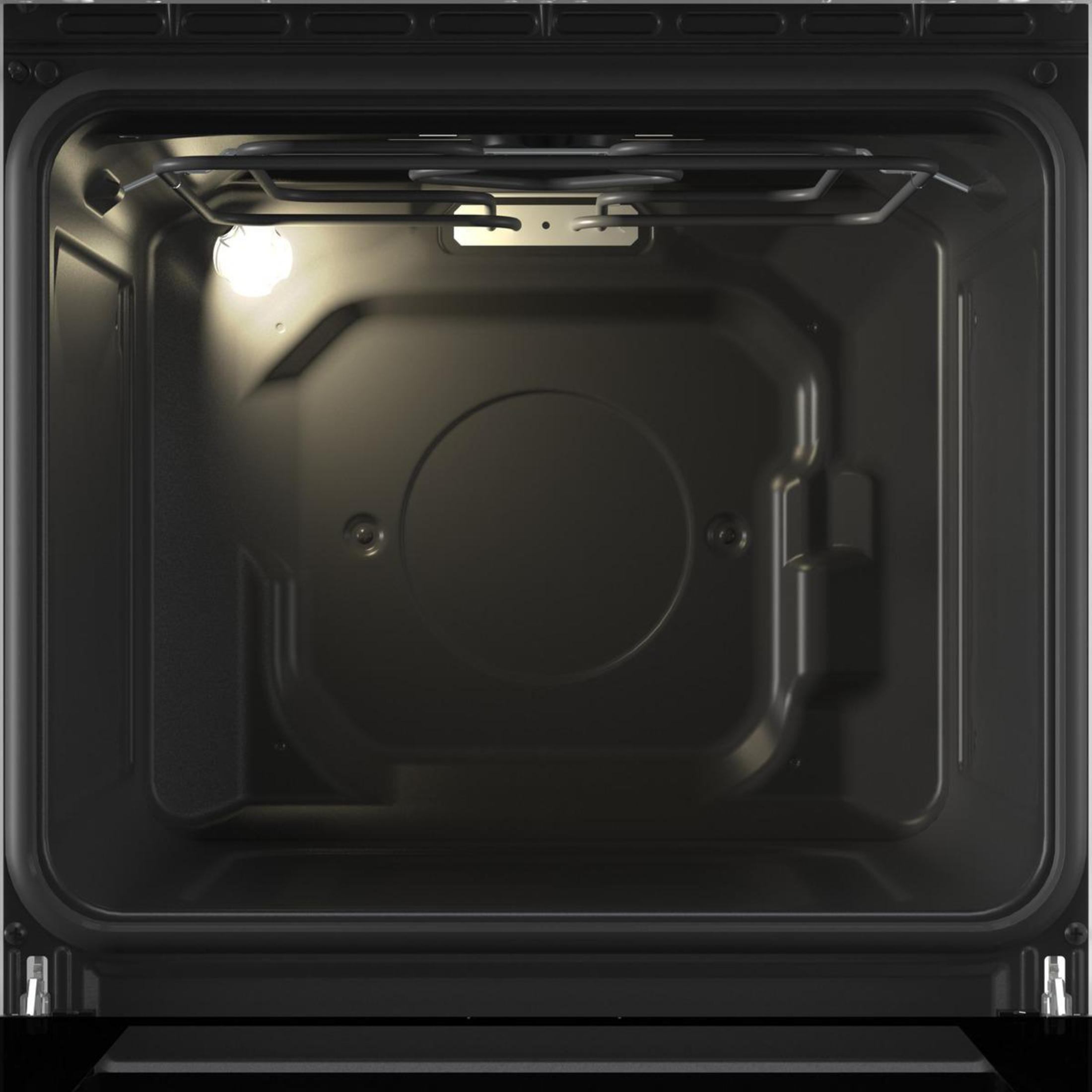 Interno di un forno, scuro con una luce che illumina la griglia superiore e la parete posteriore.