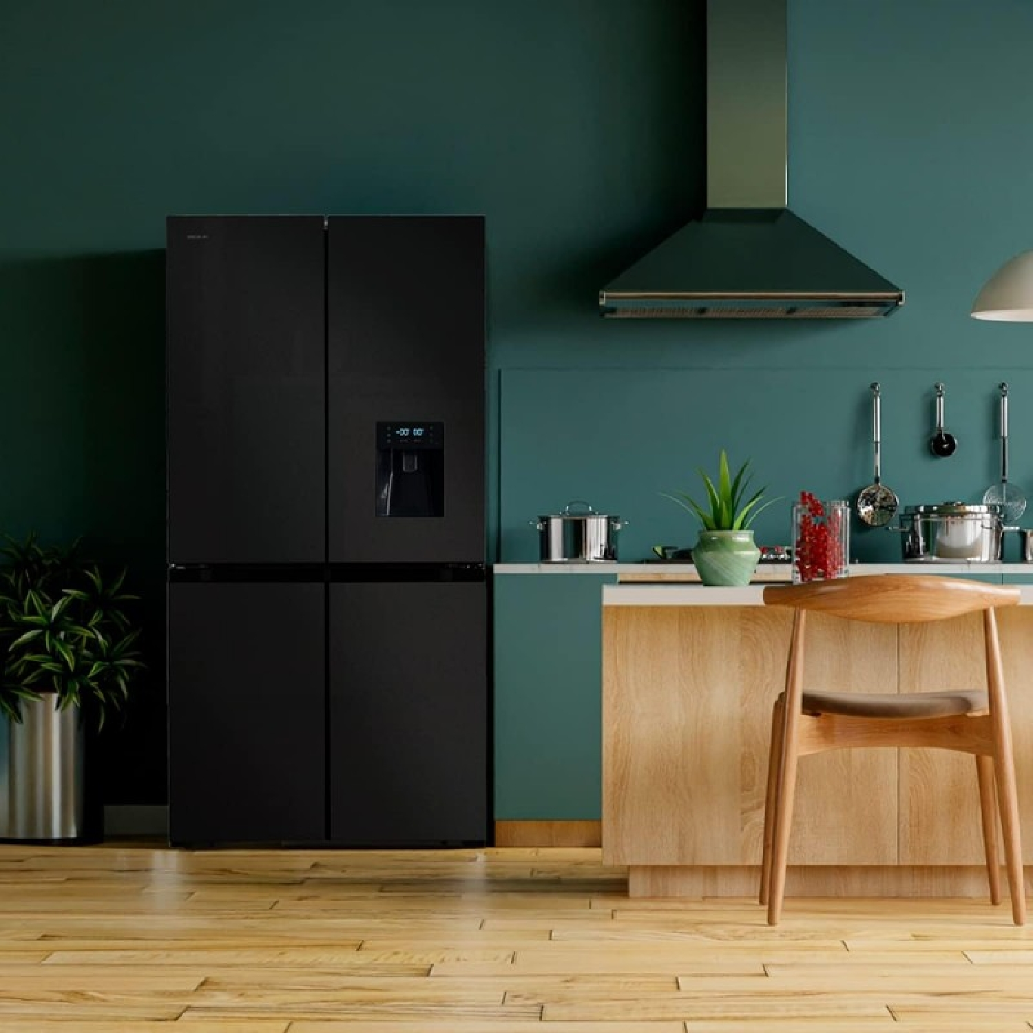 Una cucina moderna con frigorifero nero, mobili in legno e parete verde.