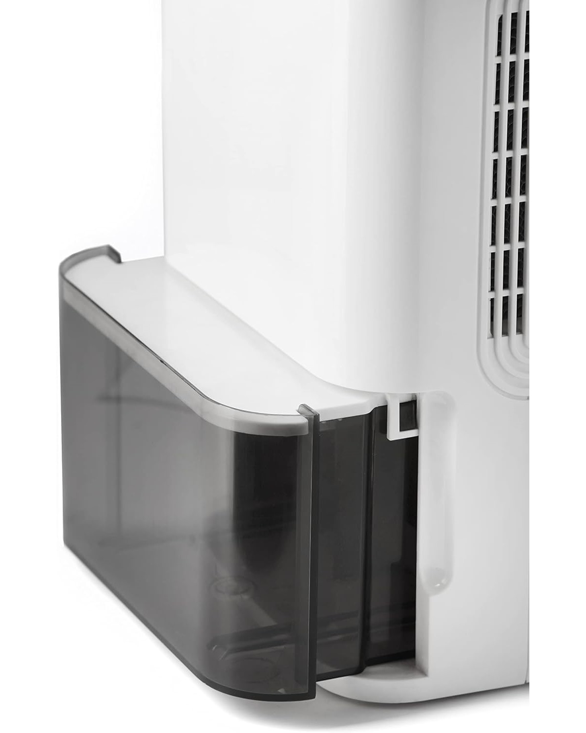 Nahaufnahme eines weißen Luftentfeuchters mit schwarzem Wassertank, weißer Hintergrund.