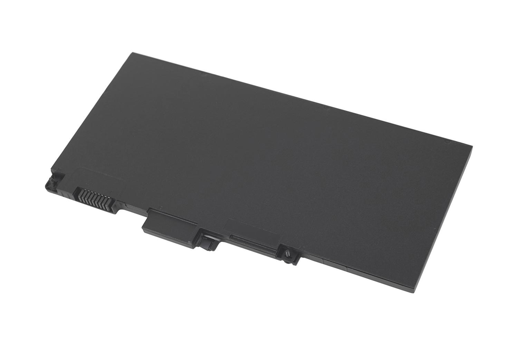 Una batteria nera per laptop su sfondo bianco. Ha forma rettangolare.