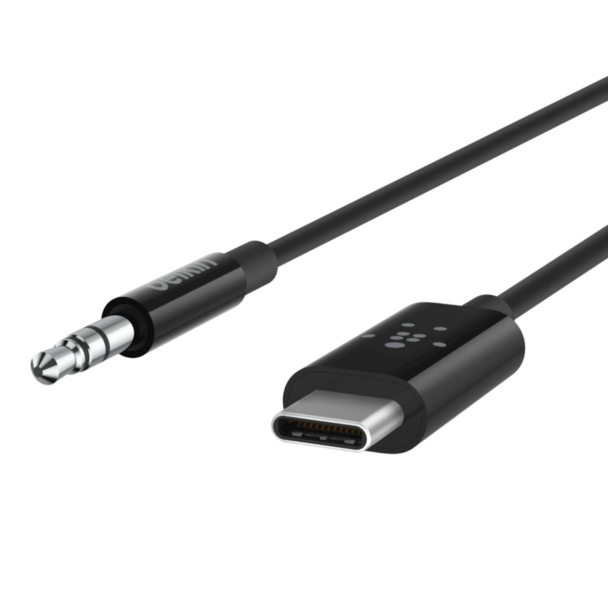 Un cavo audio Belkin con jack da 3,5 mm e connettore USB-C, entrambi neri e su sfondo bianco.