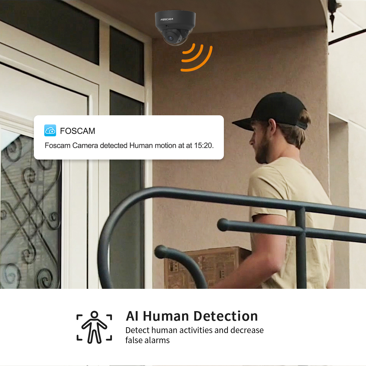 Un hombre cerca de una puerta es vigilado por una cámara de seguridad Foscam negra, que muestra una notificación en un teléfono.